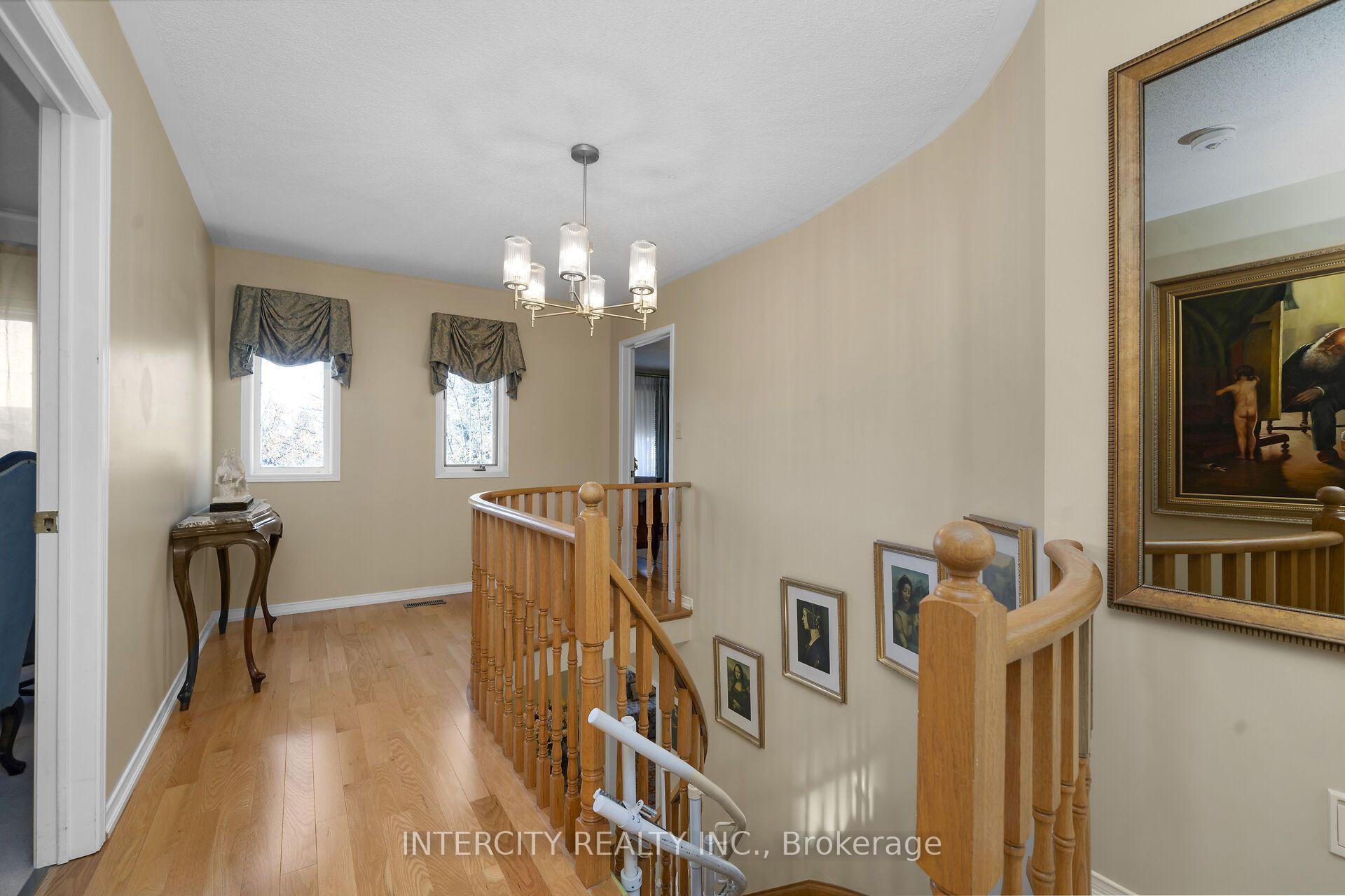 Photo 20 of 35 Avro Road, Vaughan, Maple — HOMEH