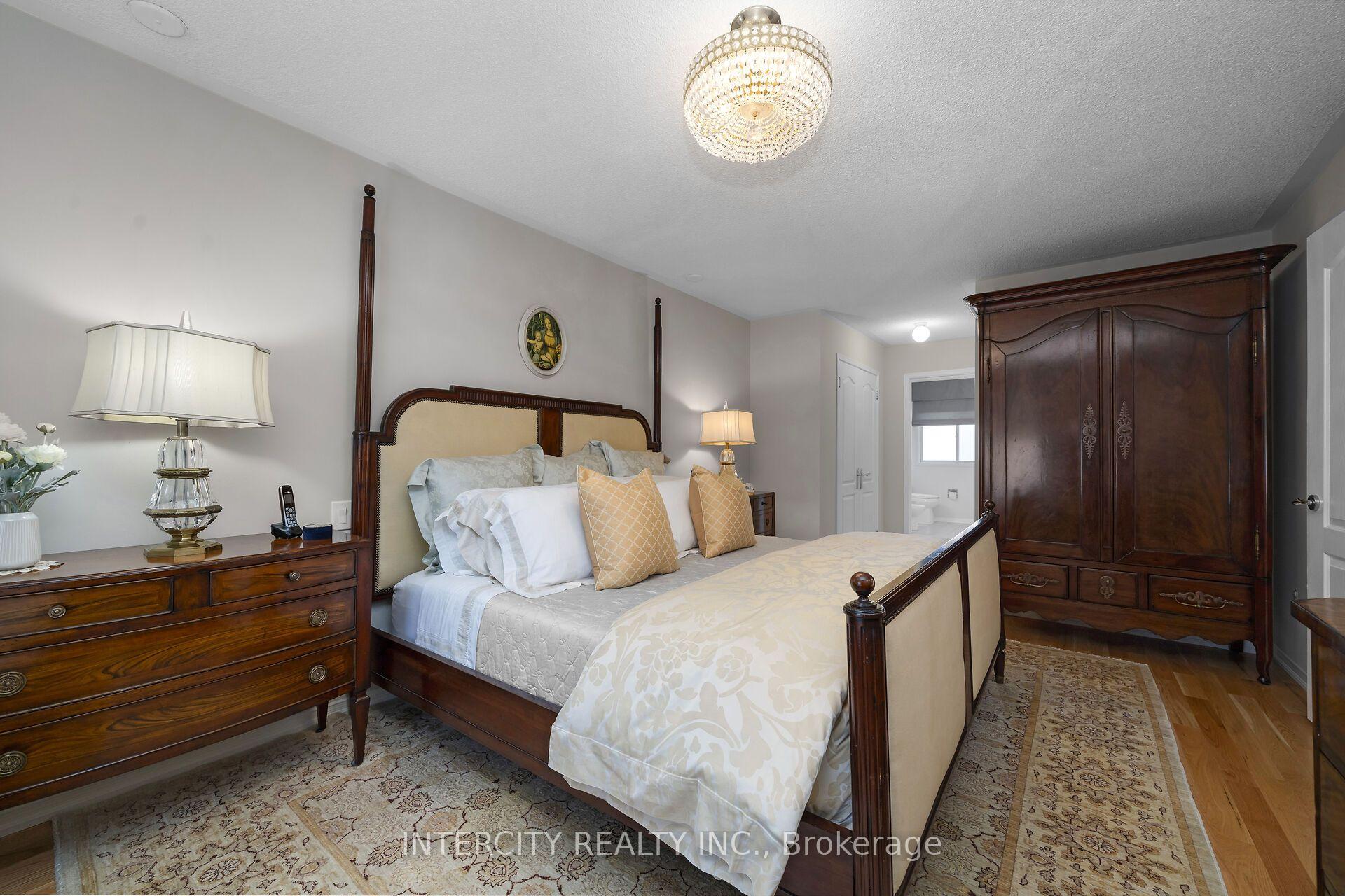 Photo 21 of 35 Avro Road, Vaughan, Maple — HOMEH