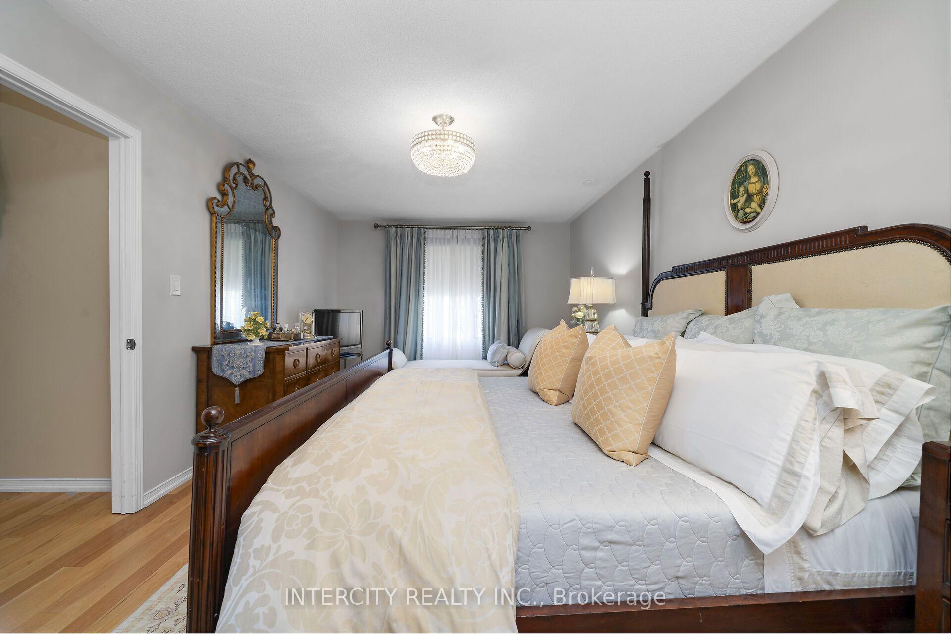Photo 22 of 35 Avro Road, Vaughan, Maple — HOMEH