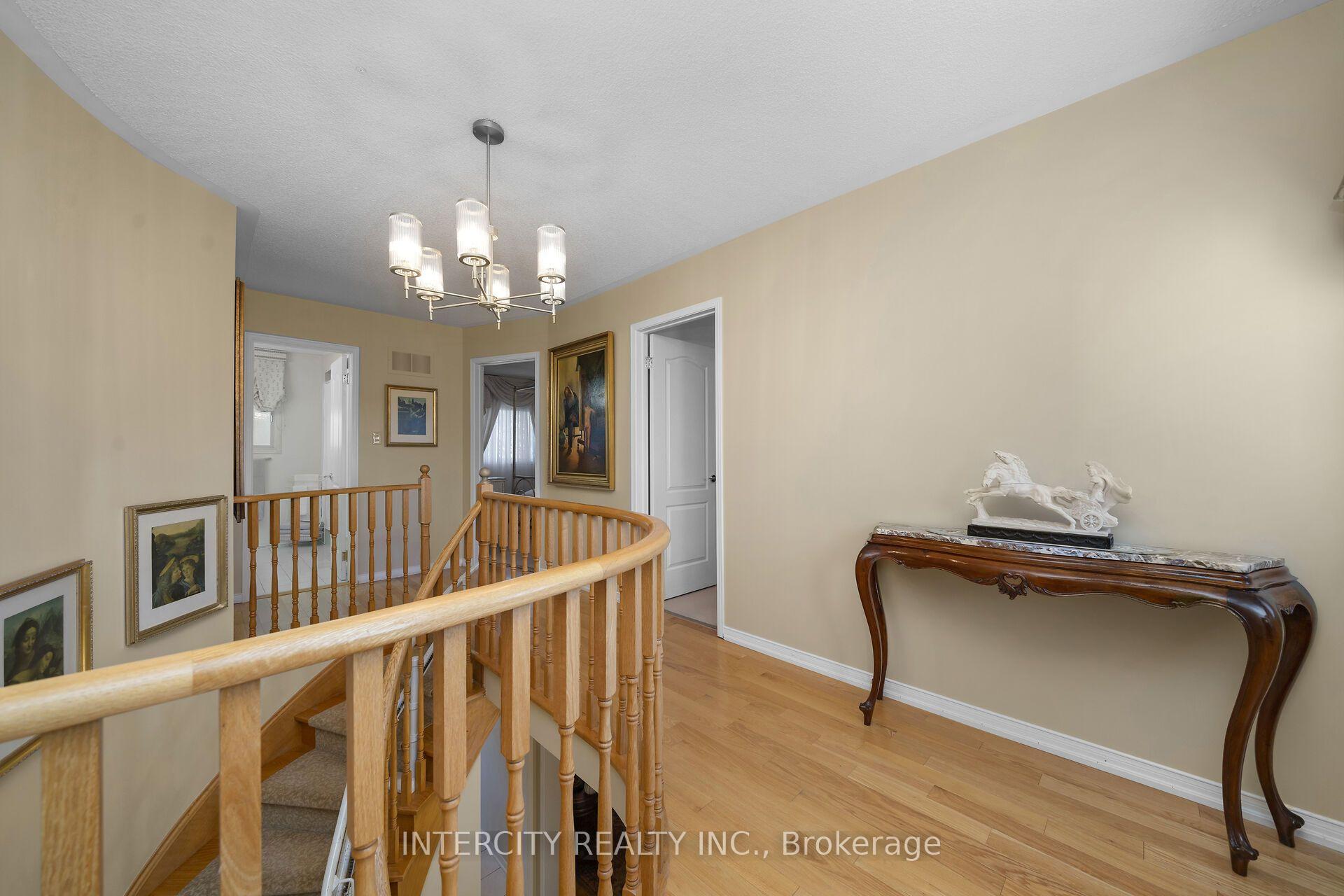 Photo 25 of 35 Avro Road, Vaughan, Maple — HOMEH