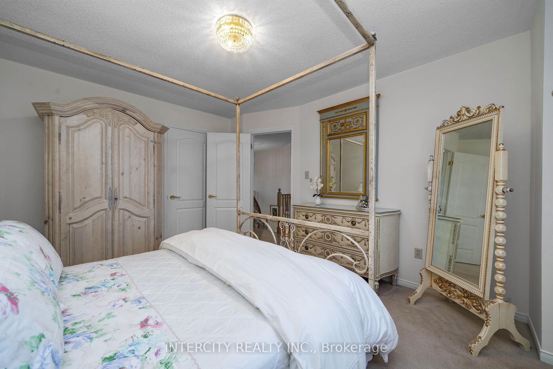 Photo 29 of 35 Avro Road, Vaughan, Maple — HOMEH