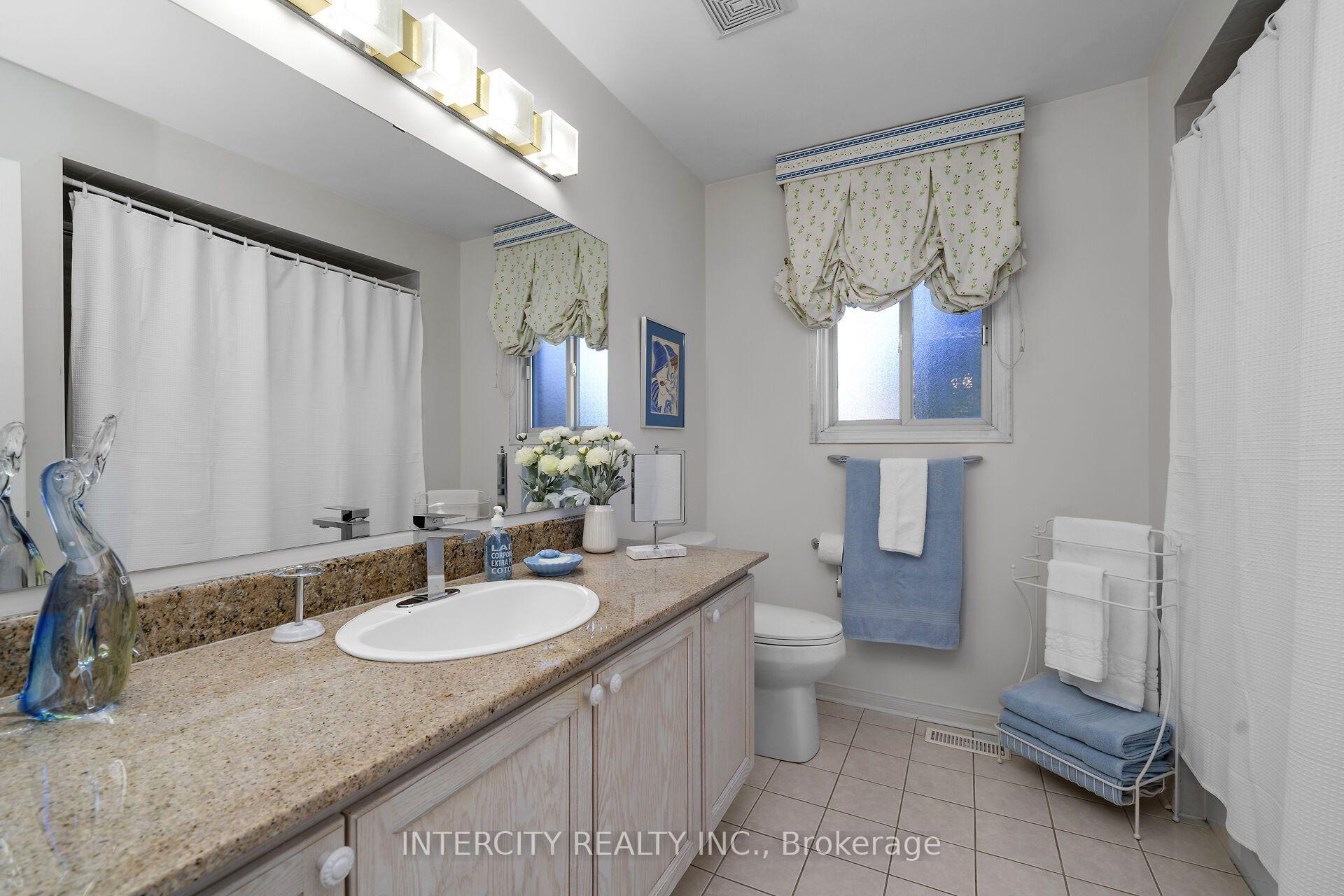 Photo 30 of 35 Avro Road, Vaughan, Maple — HOMEH
