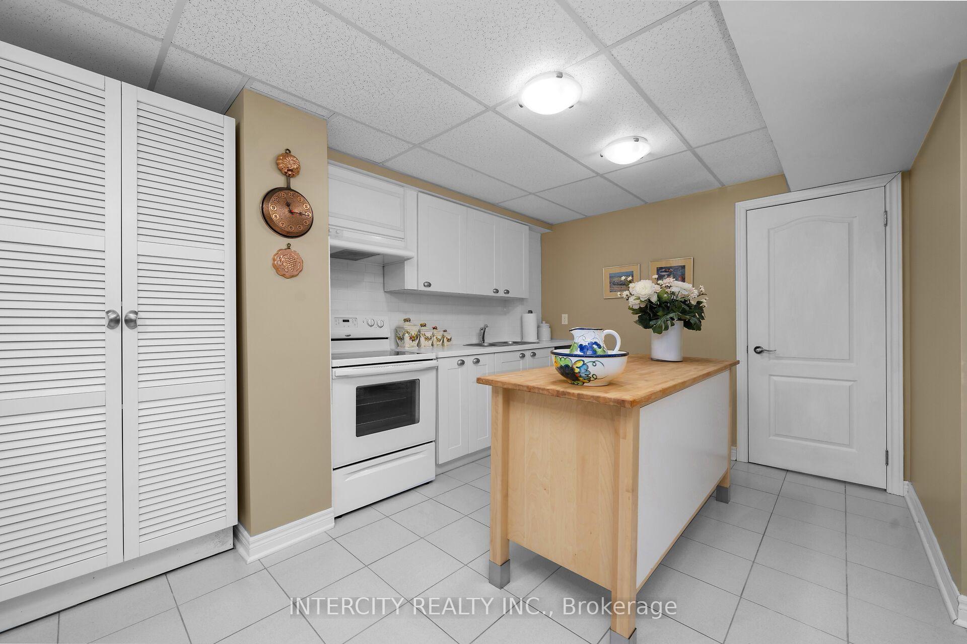 Photo 33 of 35 Avro Road, Vaughan, Maple — HOMEH
