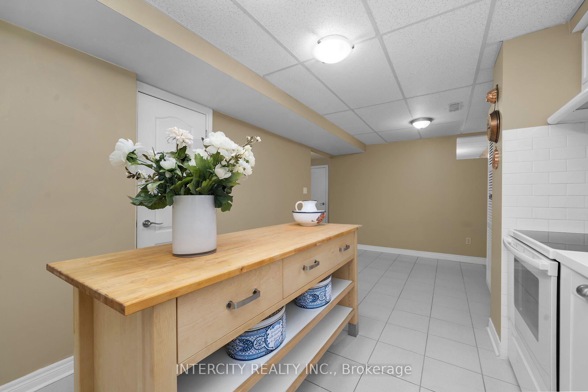 Photo 34 of 35 Avro Road, Vaughan, Maple — HOMEH