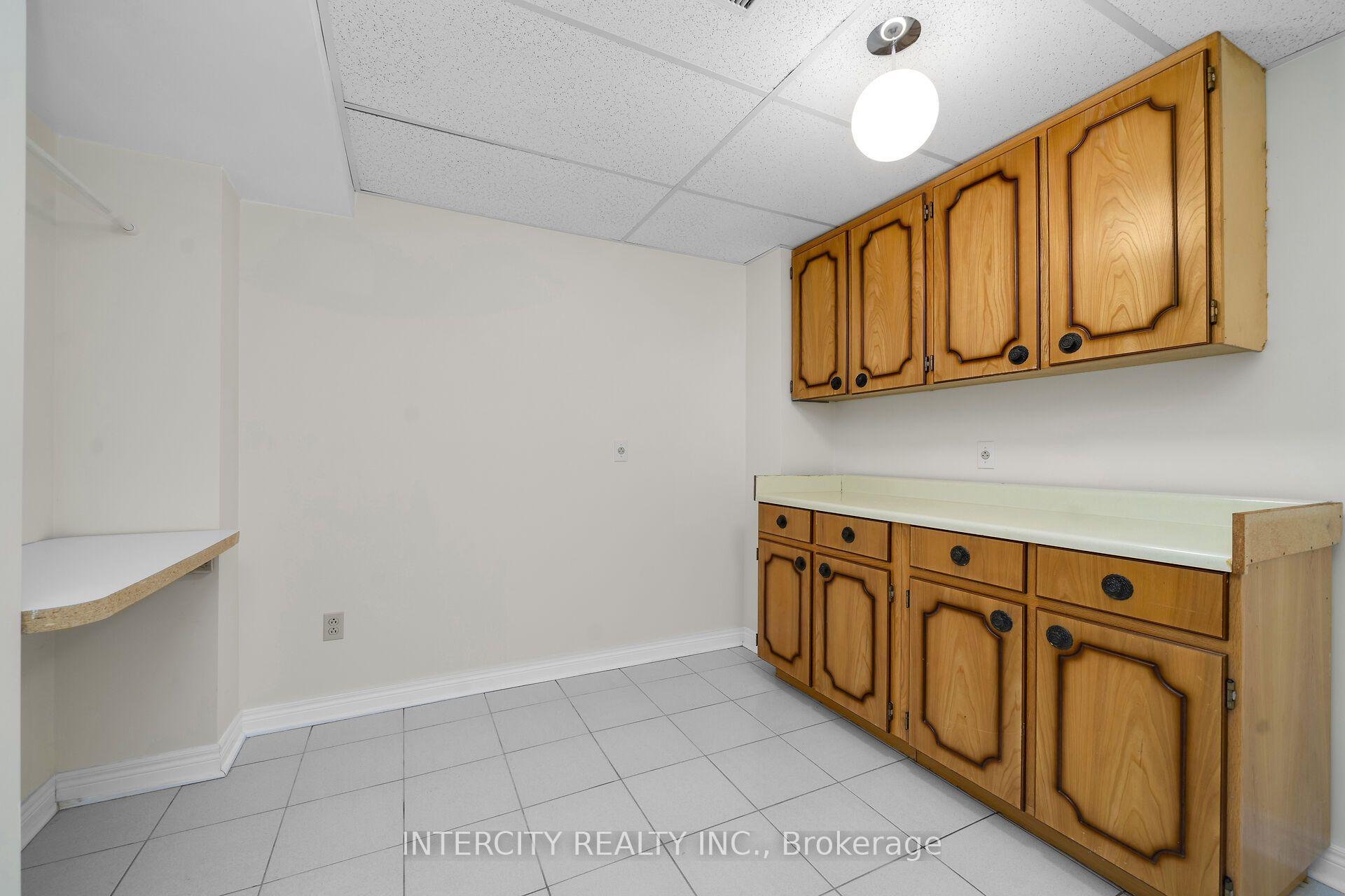 Photo 36 of 35 Avro Road, Vaughan, Maple — HOMEH