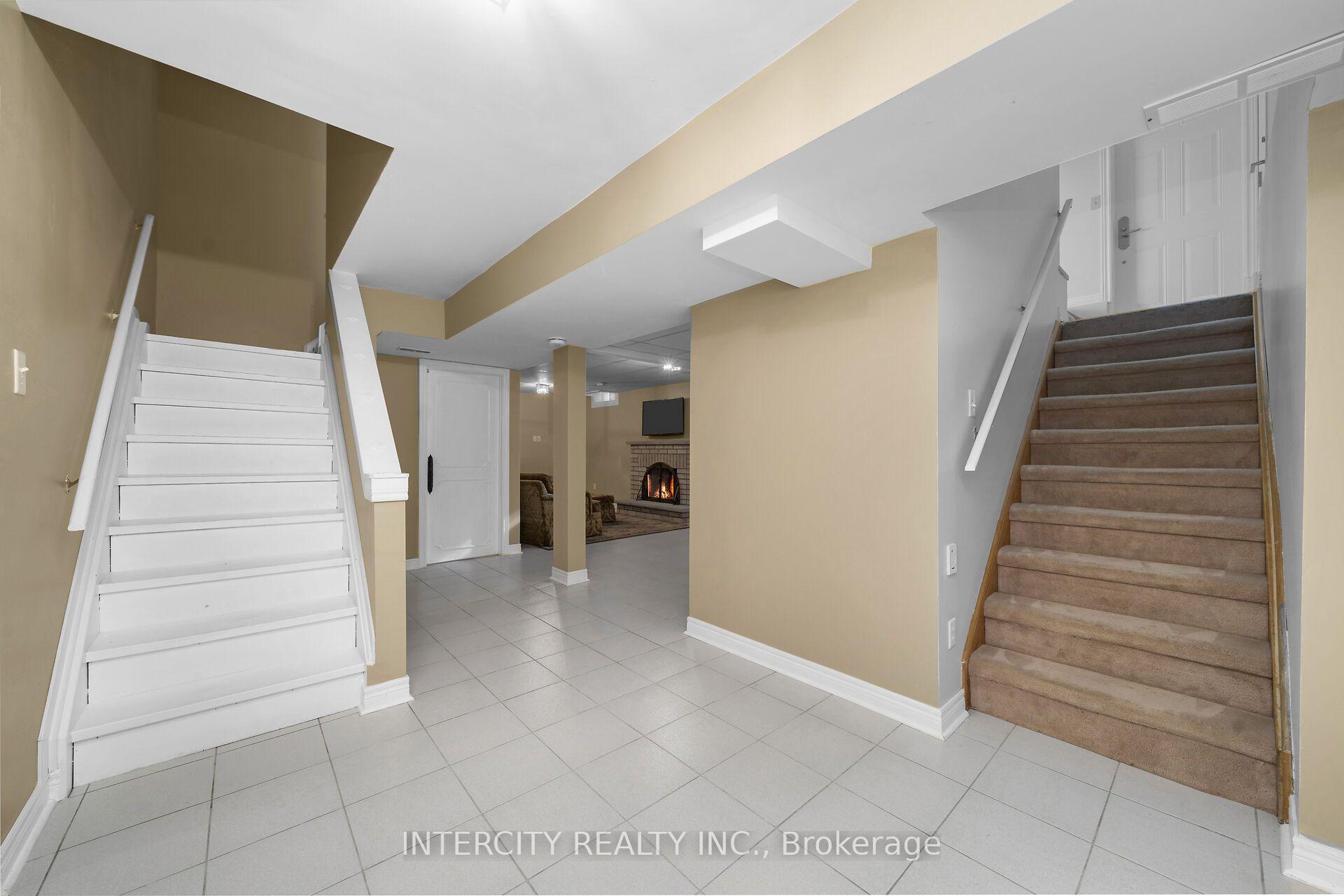 Photo 37 of 35 Avro Road, Vaughan, Maple — HOMEH