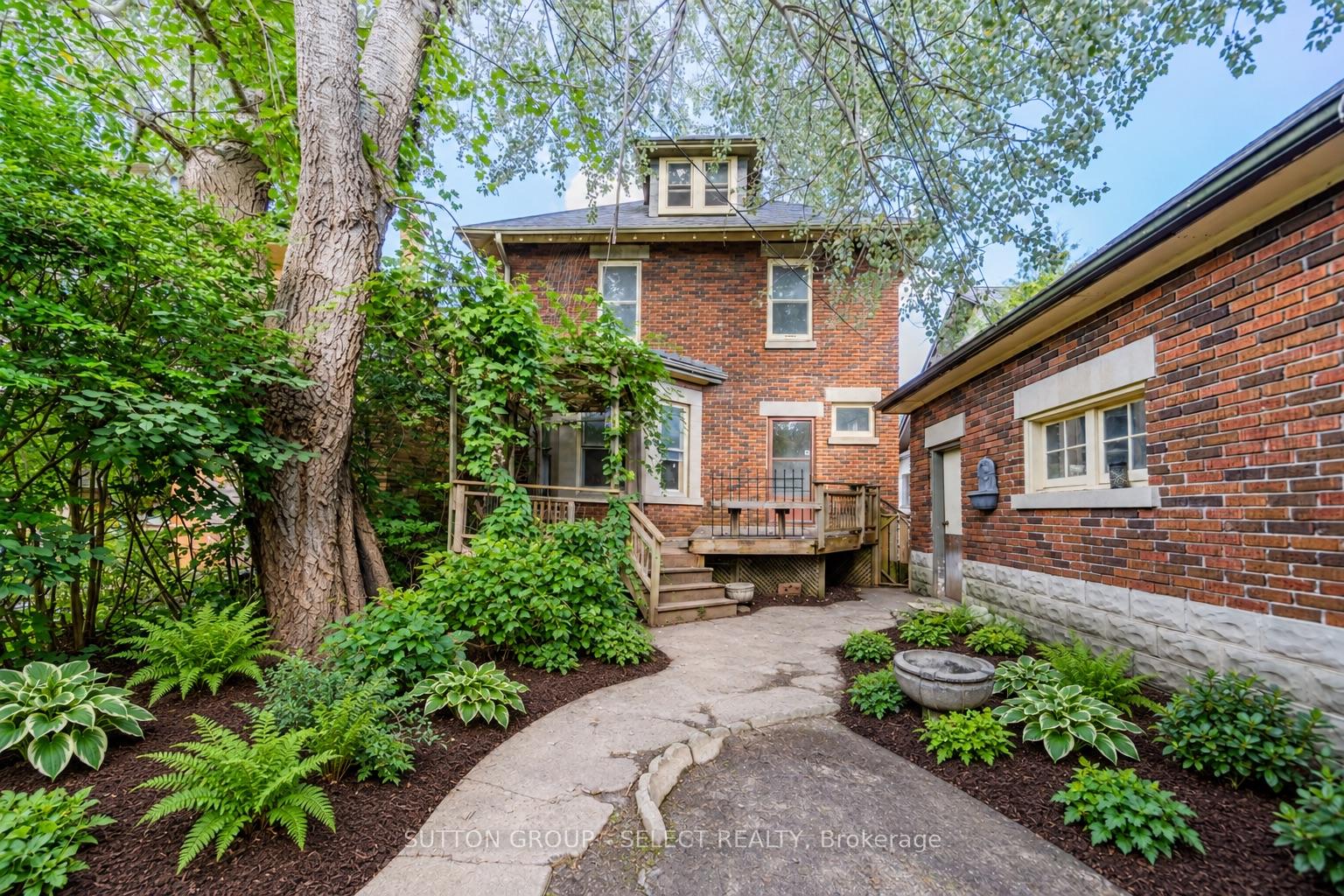 Photo 3 of 239 Ridout Street S, London, South G — HOMEH