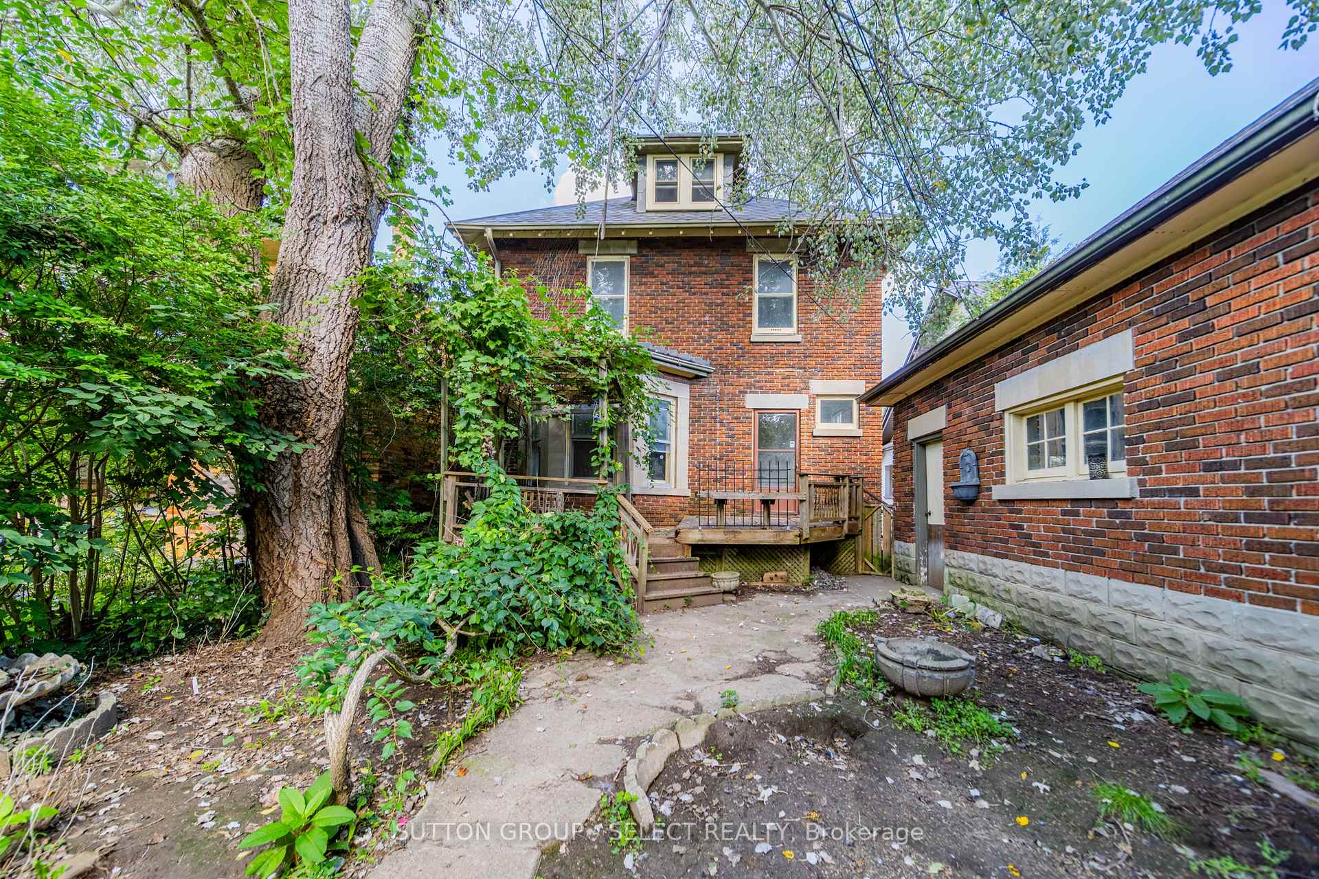 Photo 4 of 239 Ridout Street S, London, South G — HOMEH