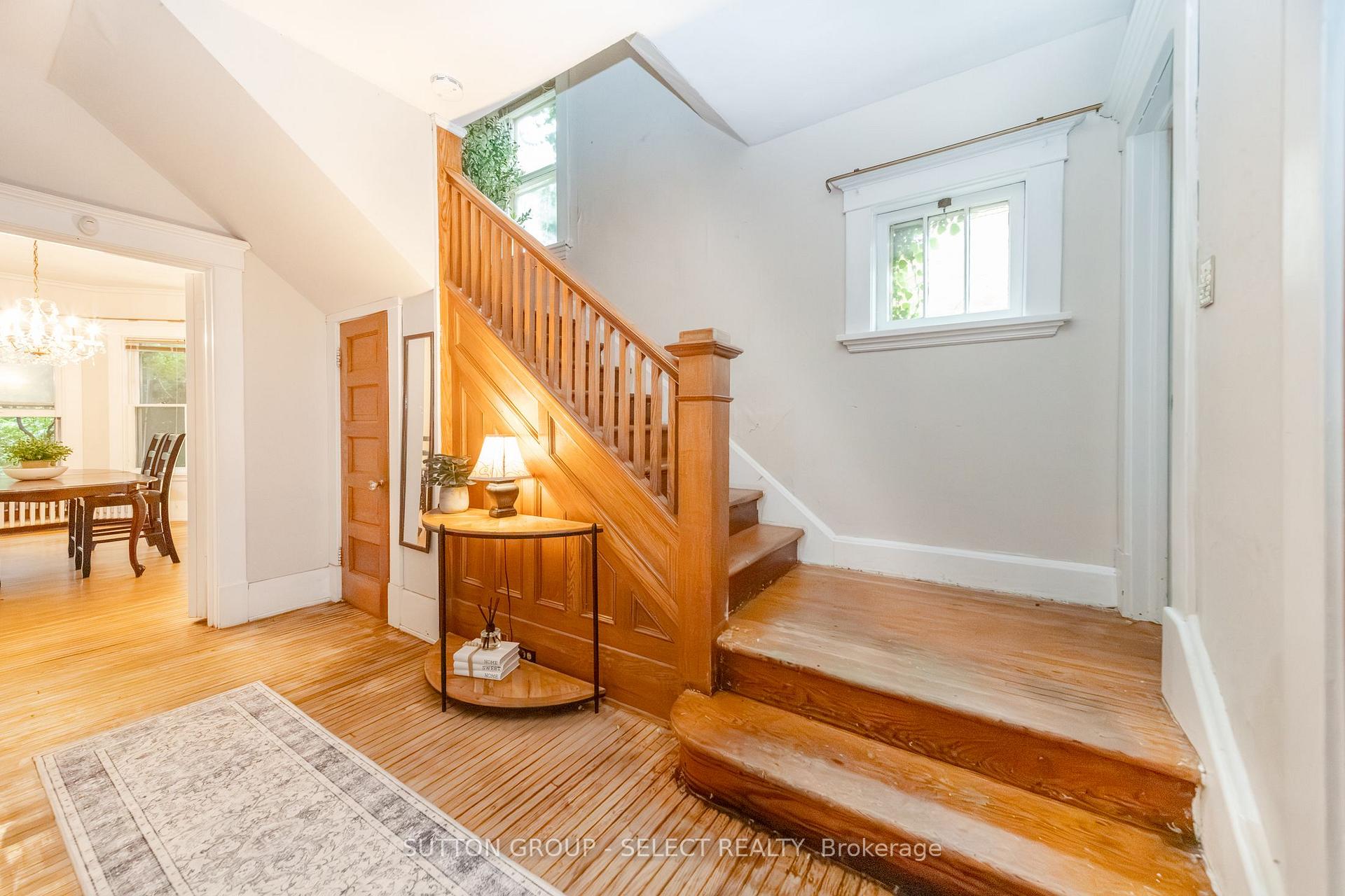 Photo 8 of 239 Ridout Street S, London, South G — HOMEH