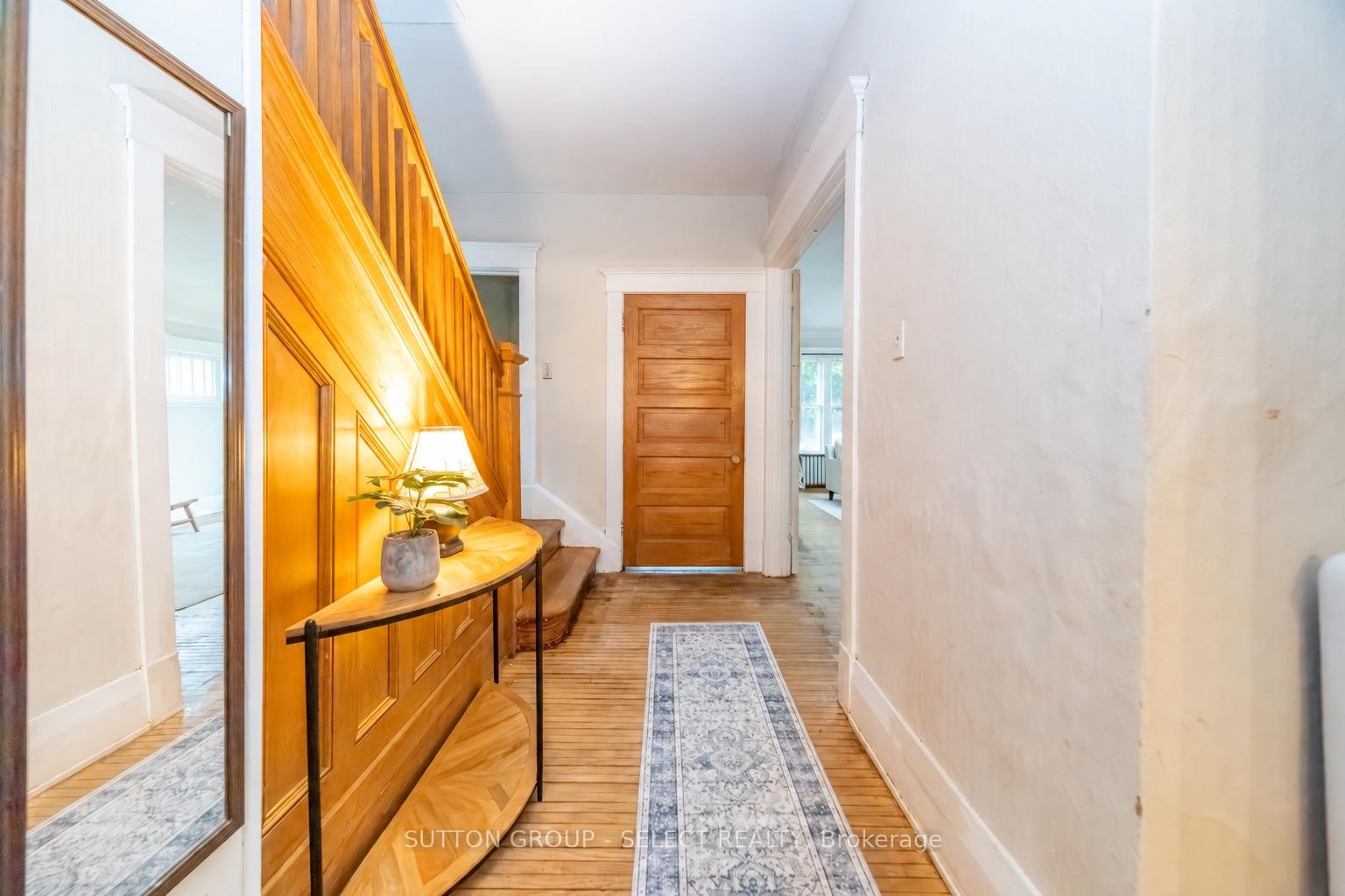 Photo 9 of 239 Ridout Street S, London, South G — HOMEH