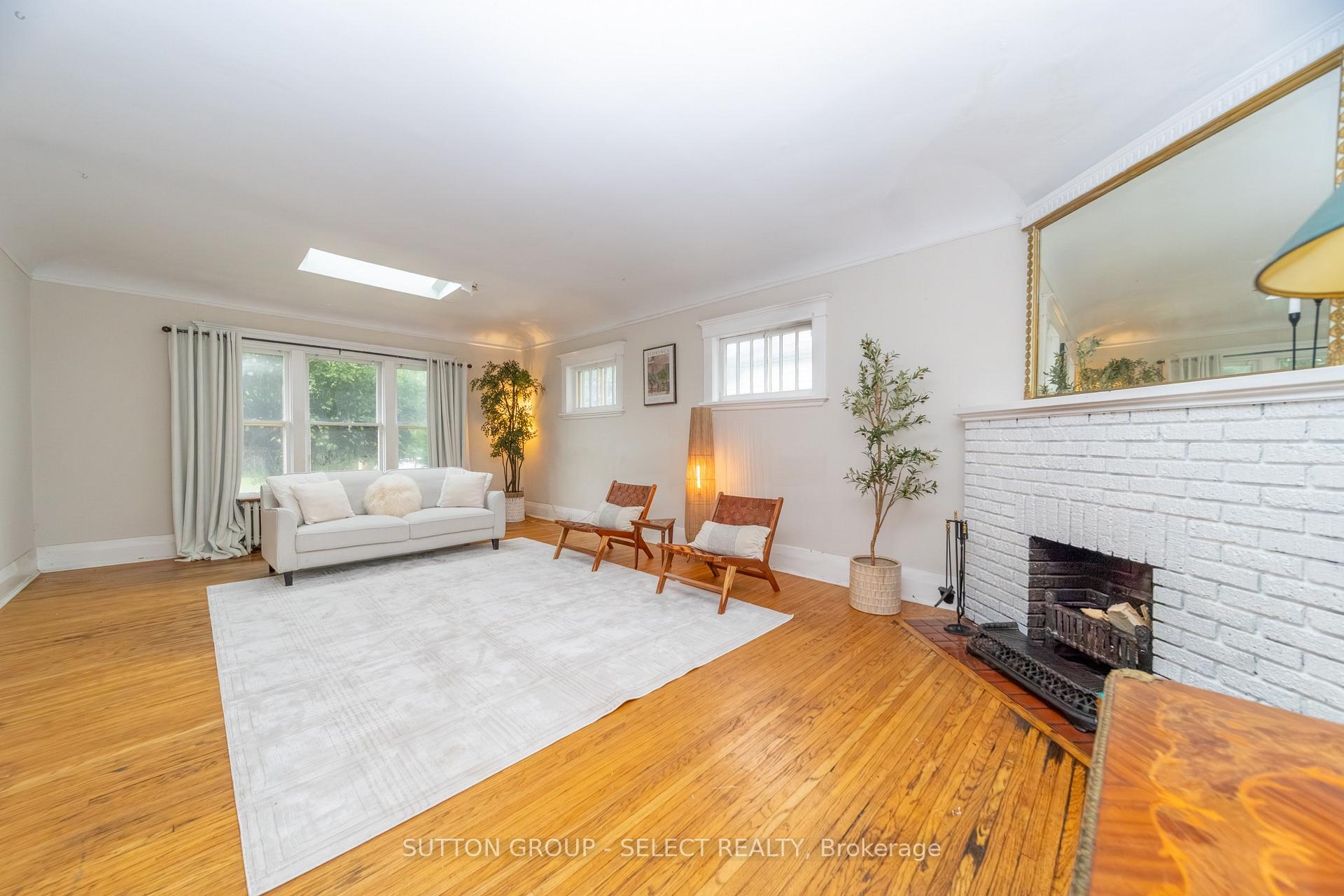 Photo 12 of 239 Ridout Street S, London, South G — HOMEH