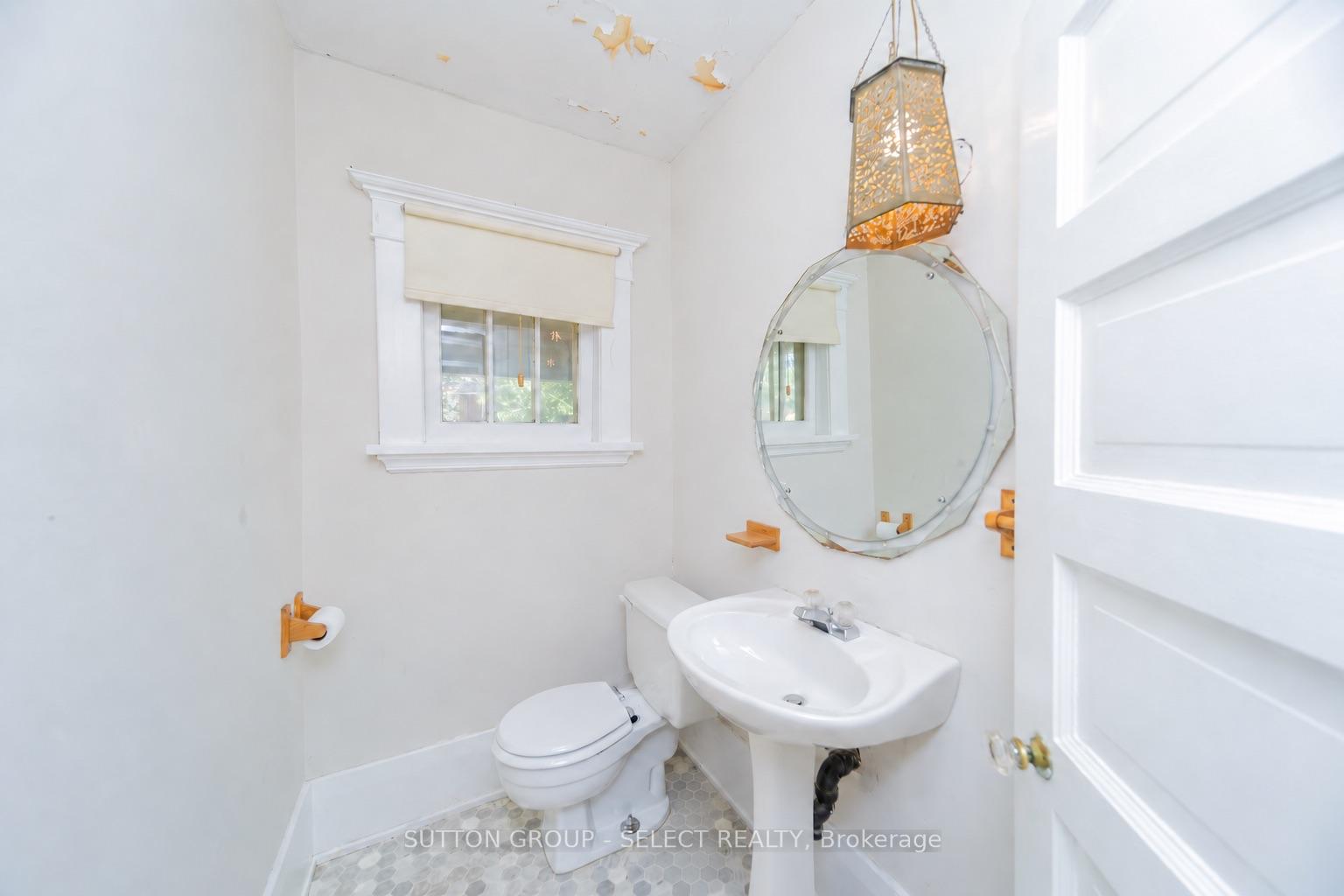 Photo 13 of 239 Ridout Street S, London, South G — HOMEH