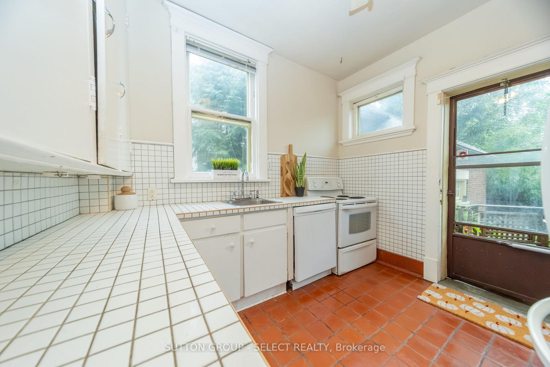 Photo 20 of 239 Ridout Street S, London, South G — HOMEH