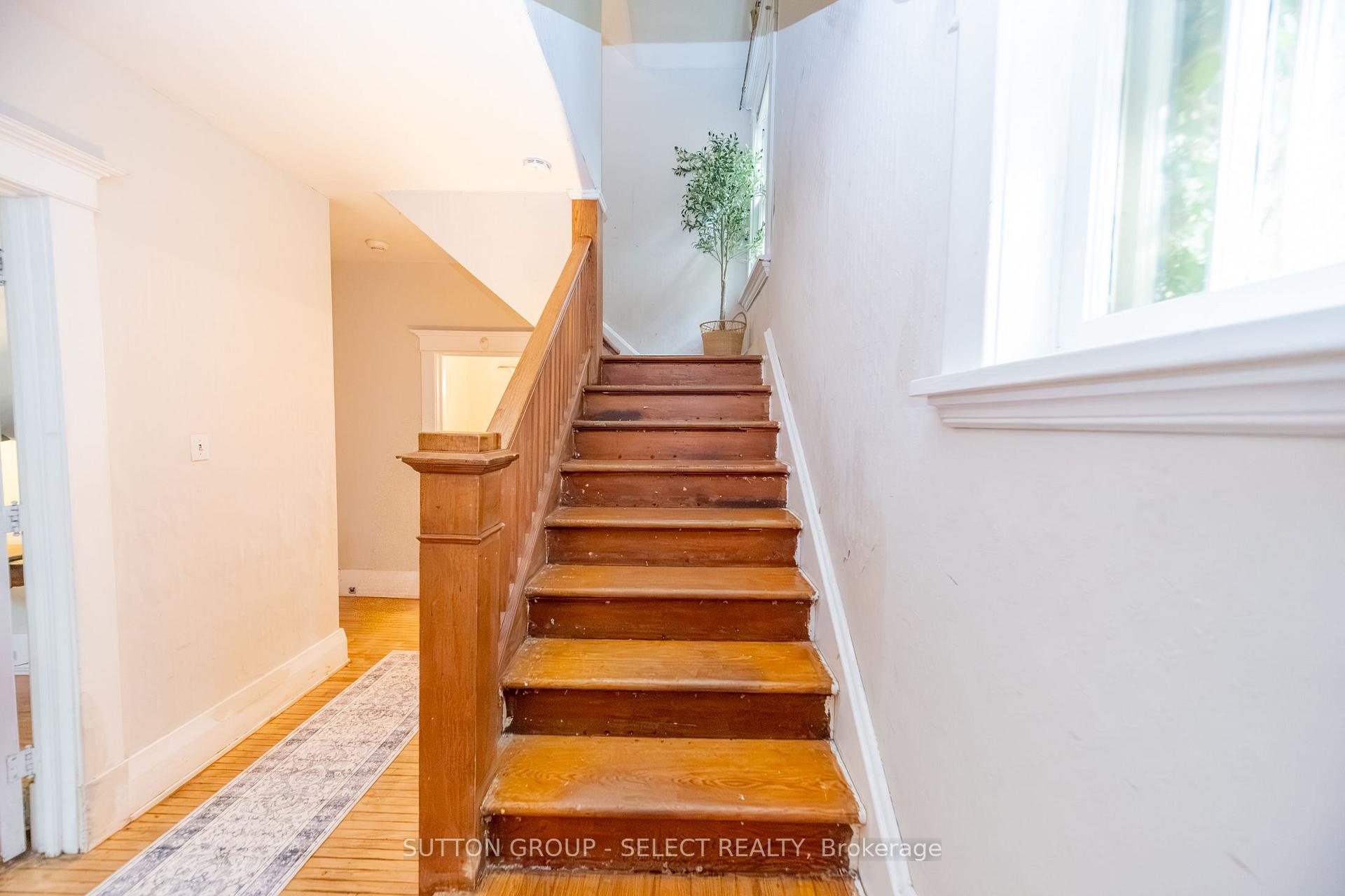 Photo 21 of 239 Ridout Street S, London, South G — HOMEH