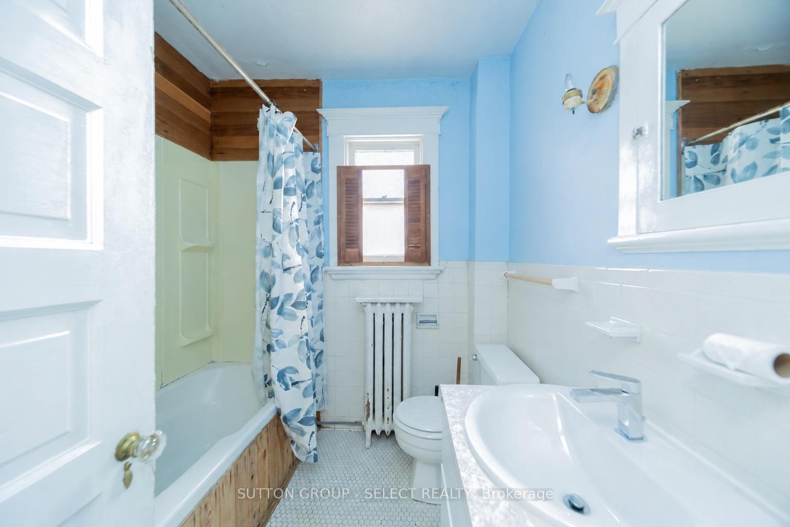 Photo 30 of 239 Ridout Street S, London, South G — HOMEH