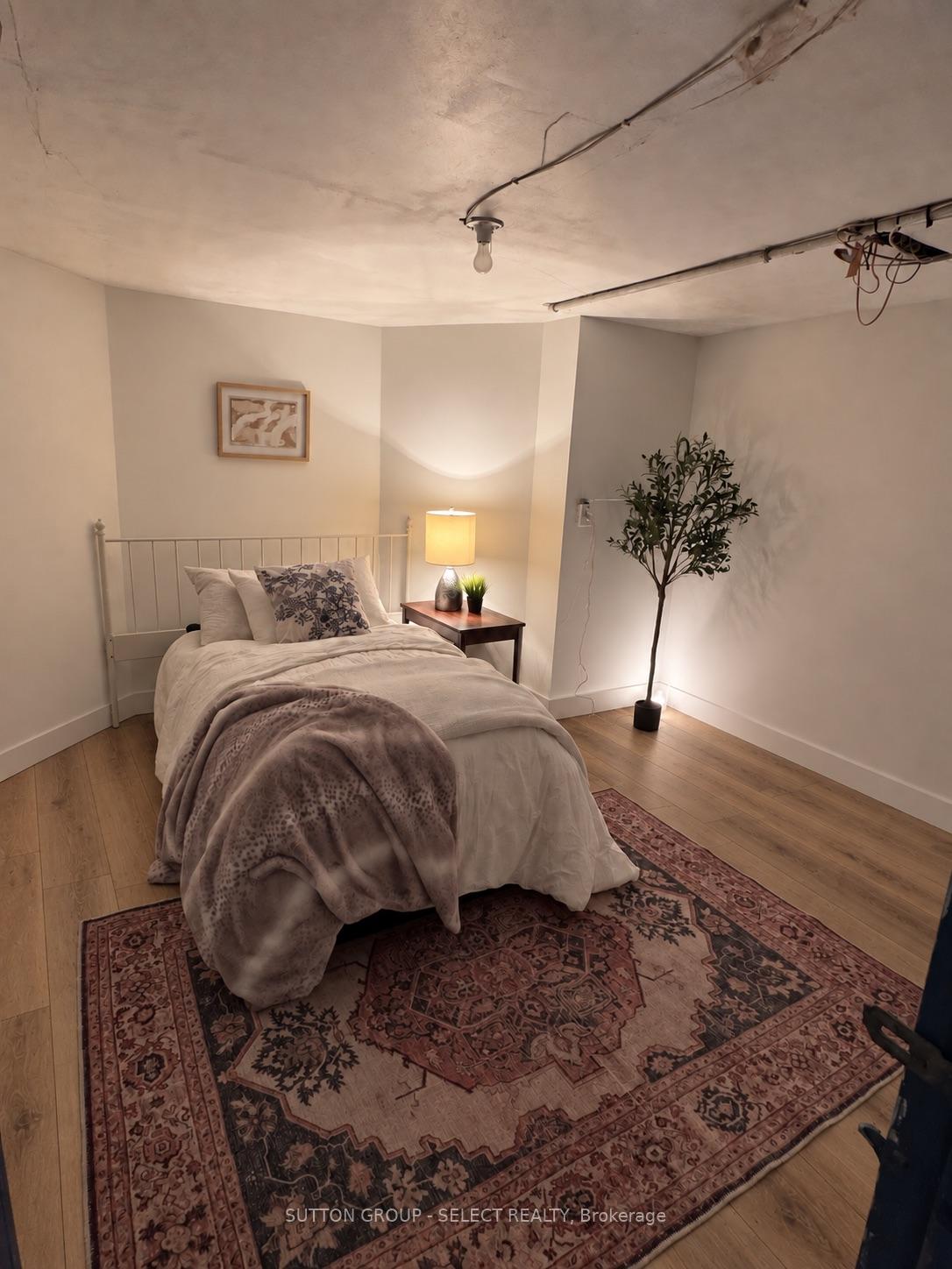 Photo 41 of 239 Ridout Street S, London, South G — HOMEH