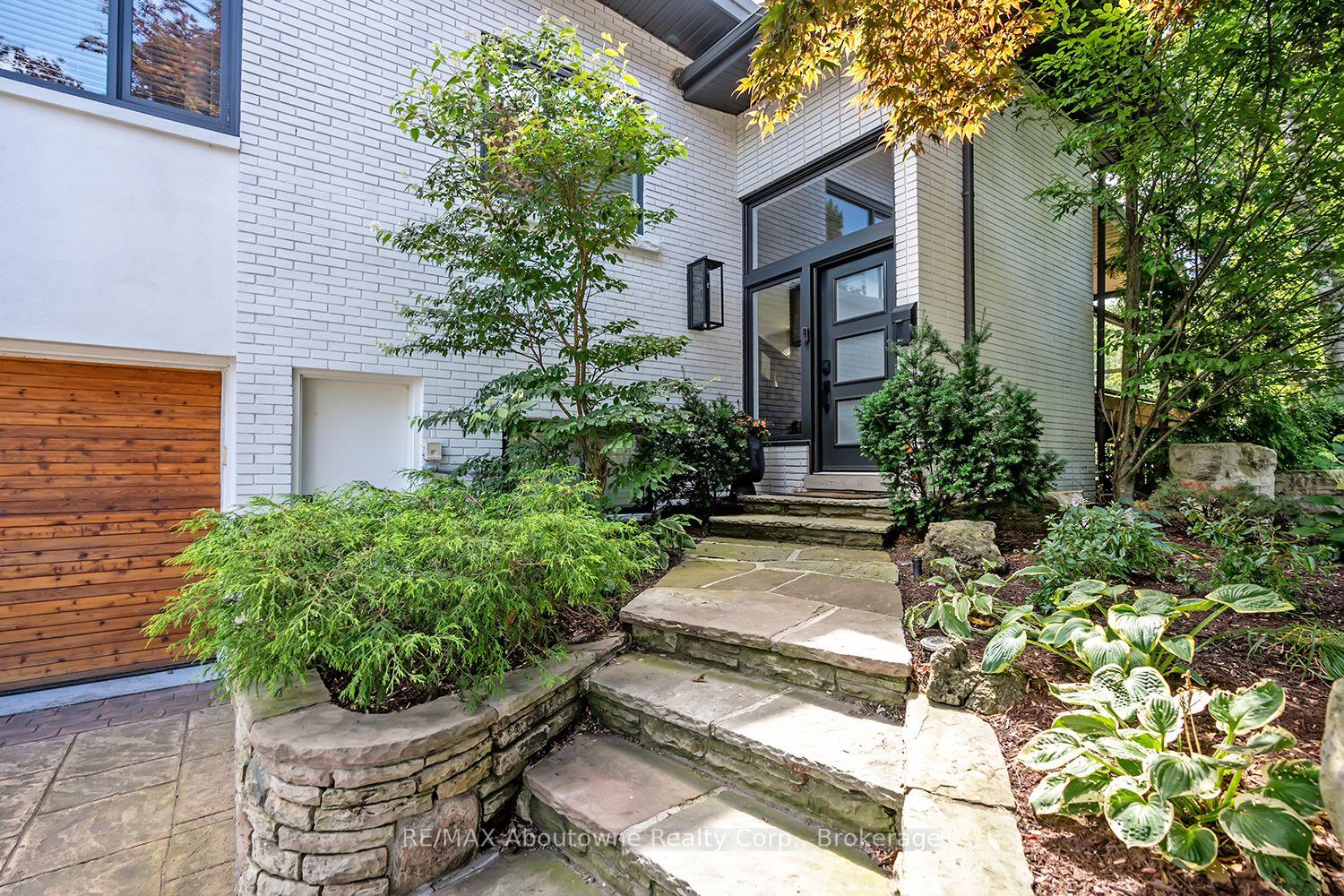 Photo 2 of 308 Cardinal Avenue, Burlington, LaSalle — HOMEH