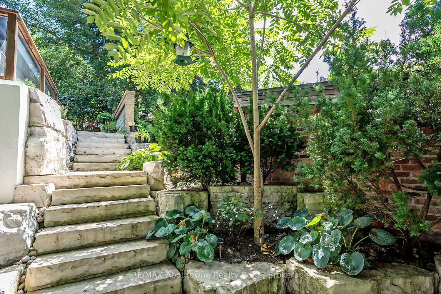 Photo 3 of 308 Cardinal Avenue, Burlington, LaSalle — HOMEH