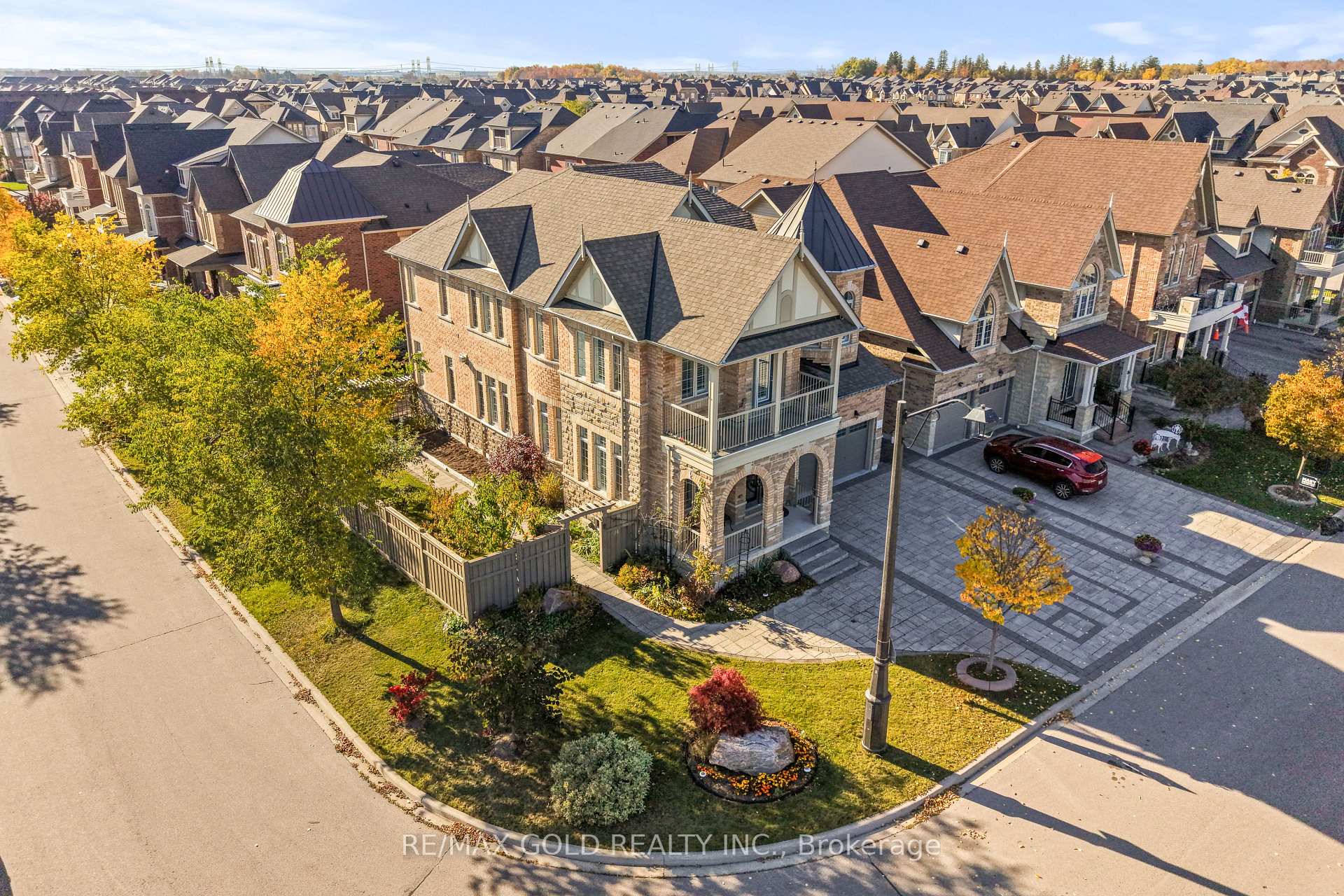 Photo 2 of 80 Danby Street, Vaughan, Kleinburg — HOMEH