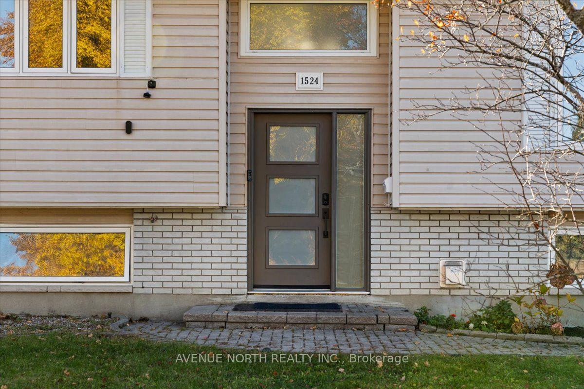 Photo 3 of 1524 Beaconfield Street, Ottawa, Bilberry Creek/Queenswood Heights — HOMEH