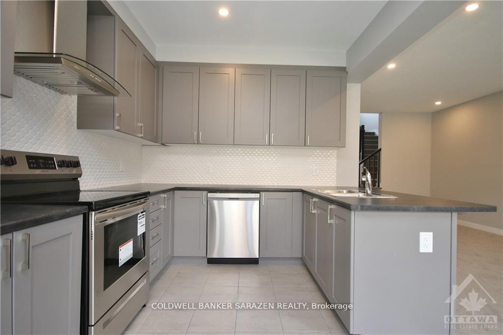 Photo 5 of 204 Atima Circle, Ottawa, Barrhaven - Half Moon Bay — HOMEH