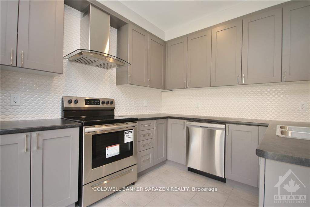 Photo 6 of 204 Atima Circle, Ottawa, Barrhaven - Half Moon Bay — HOMEH