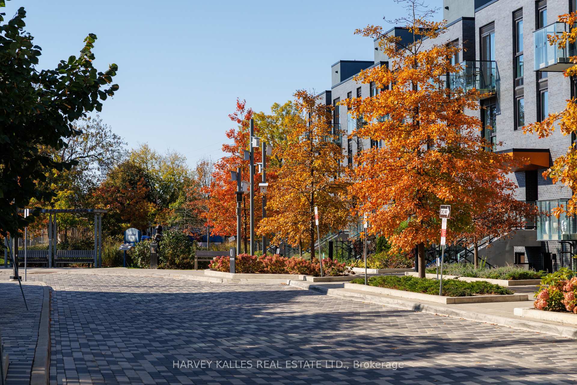Photo 1 of Unit Th49, 10 Brin Drive, Etobicoke, Edenbridge-Humber Valley — HOMEH