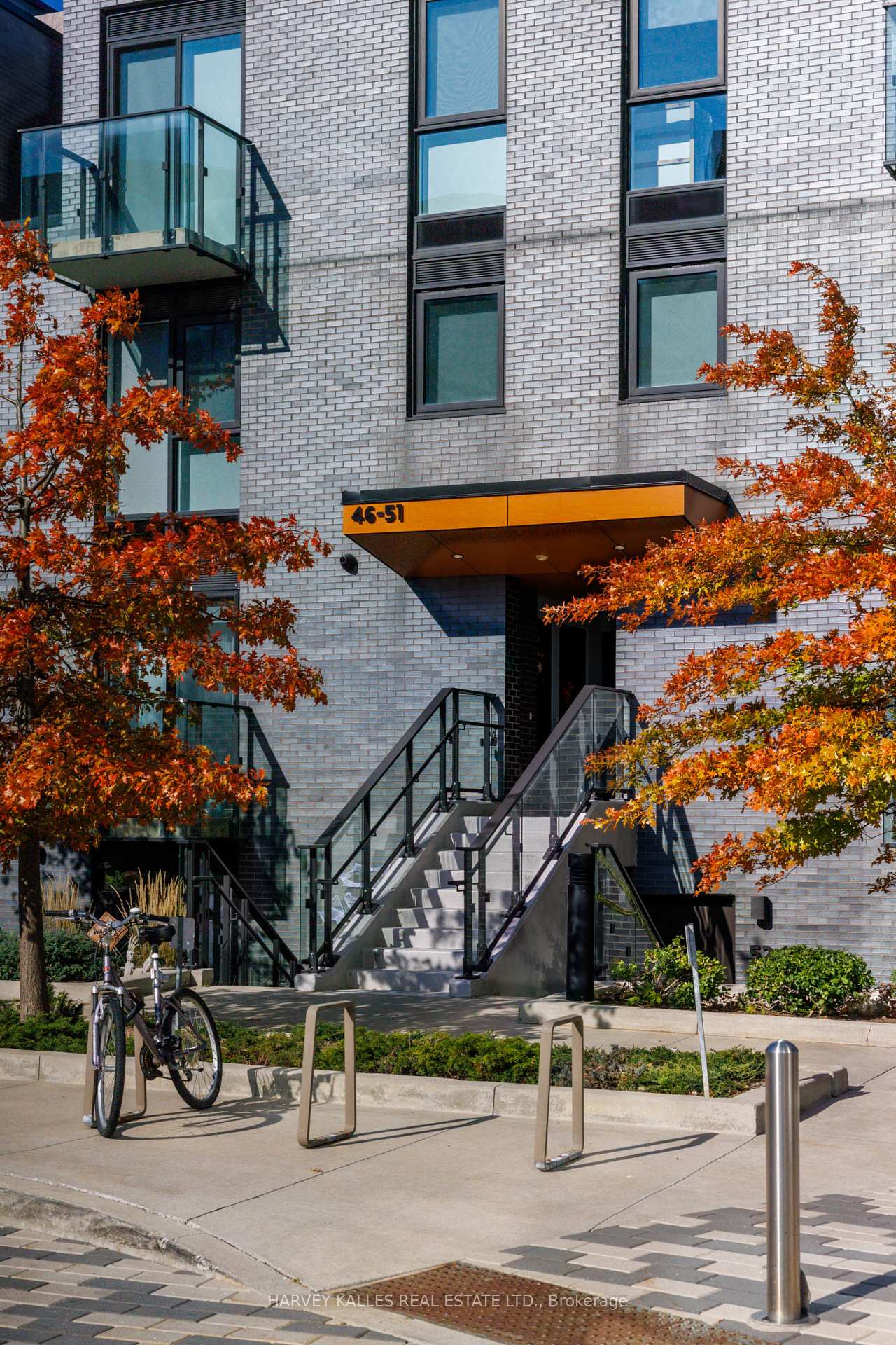Photo 3 of Unit Th49, 10 Brin Drive, Etobicoke, Edenbridge-Humber Valley — HOMEH