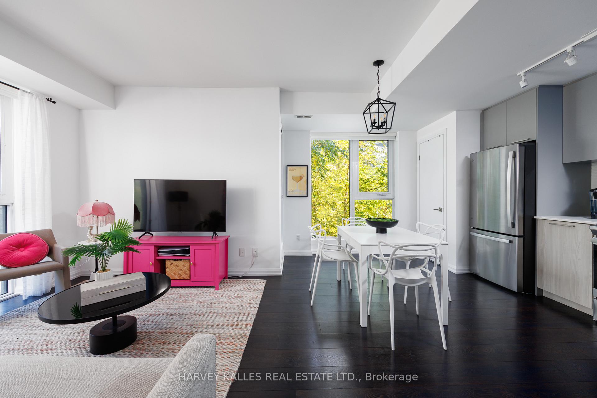 Photo 5 of Unit Th49, 10 Brin Drive, Etobicoke, Edenbridge-Humber Valley — HOMEH