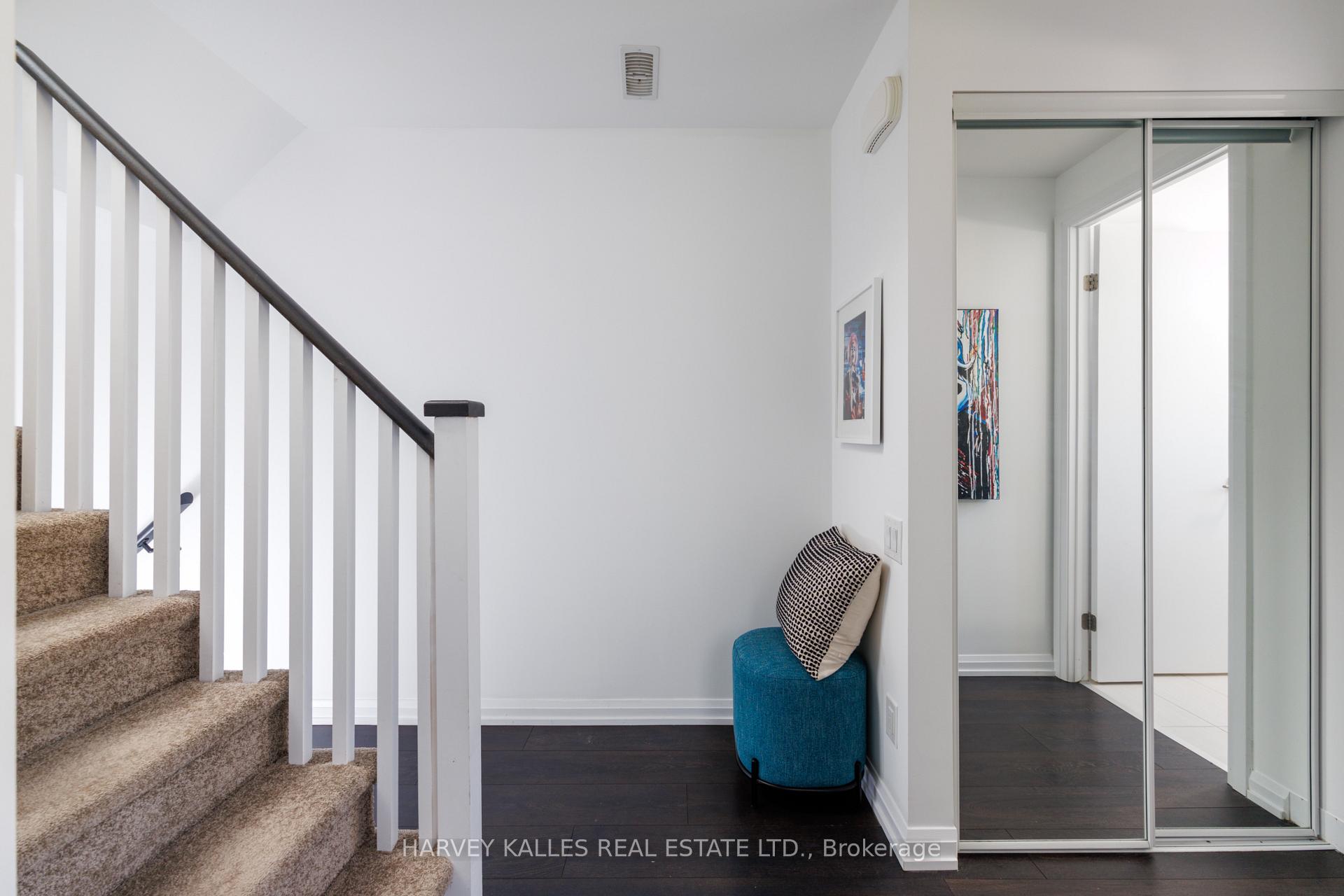 Photo 4 of Unit Th49, 10 Brin Drive, Etobicoke, Edenbridge-Humber Valley — HOMEH