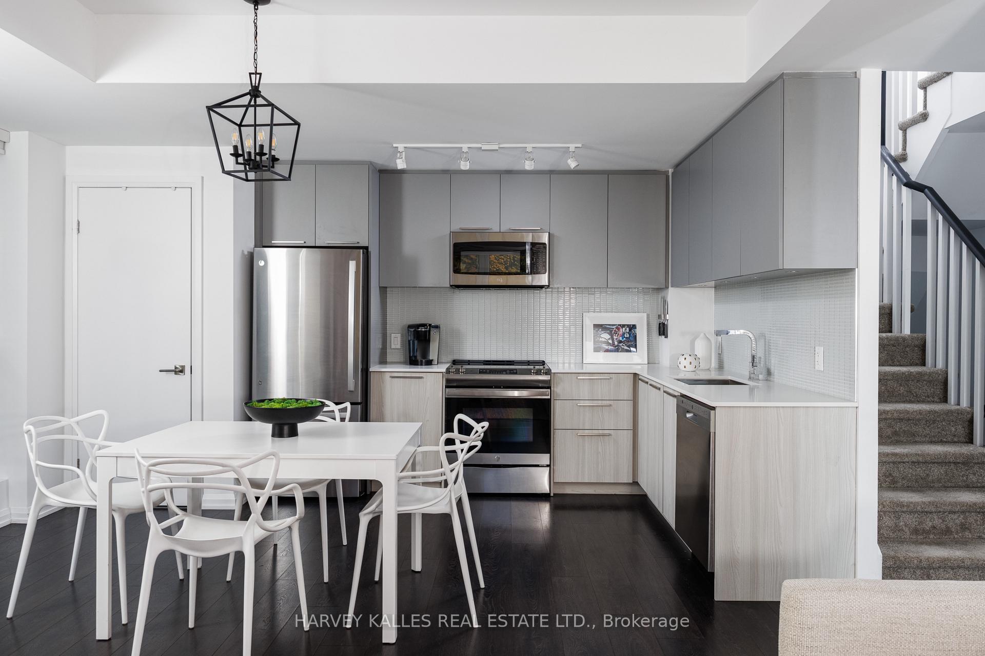 Photo 10 of Unit Th49, 10 Brin Drive, Etobicoke, Edenbridge-Humber Valley — HOMEH