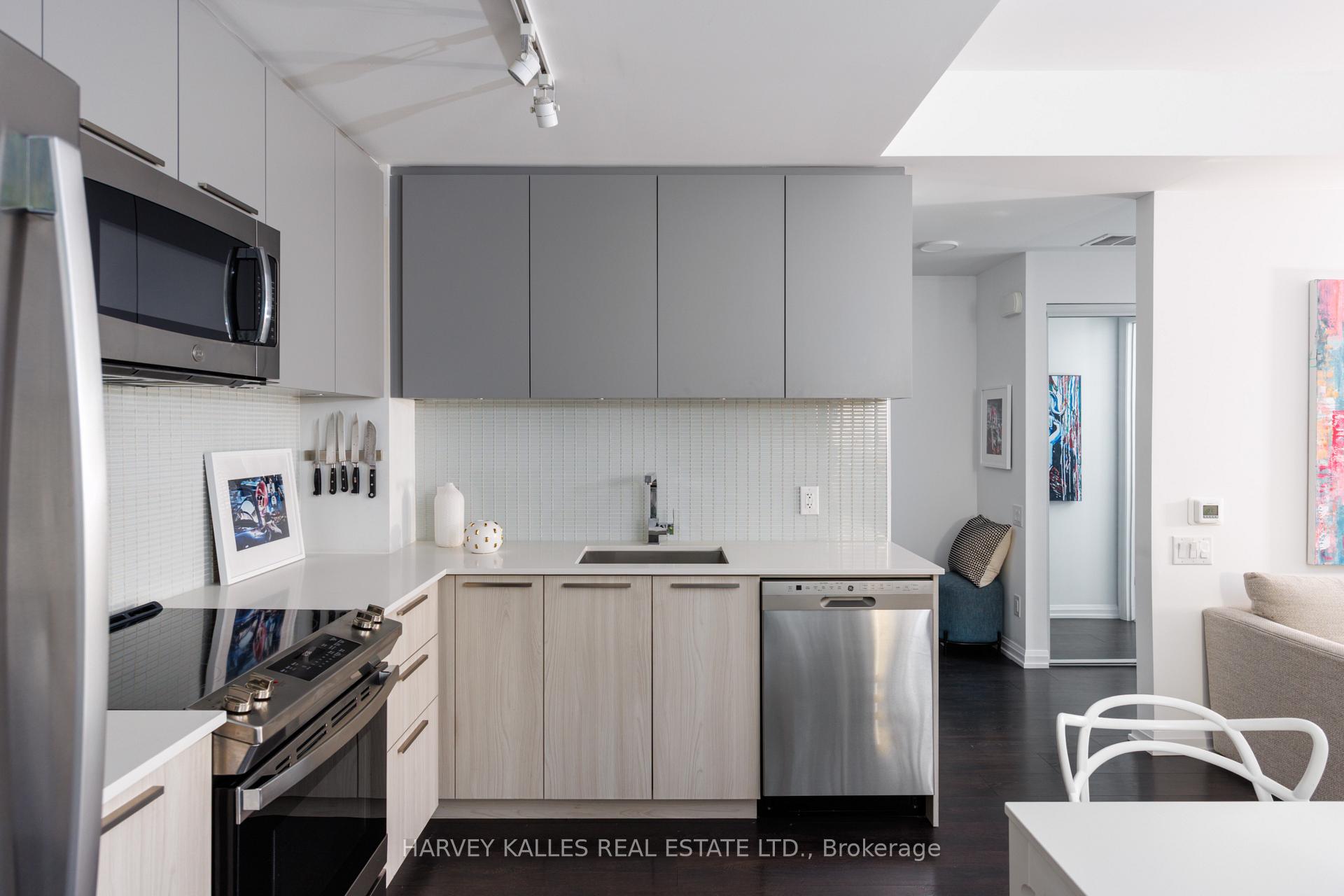 Photo 11 of Unit Th49, 10 Brin Drive, Etobicoke, Edenbridge-Humber Valley — HOMEH
