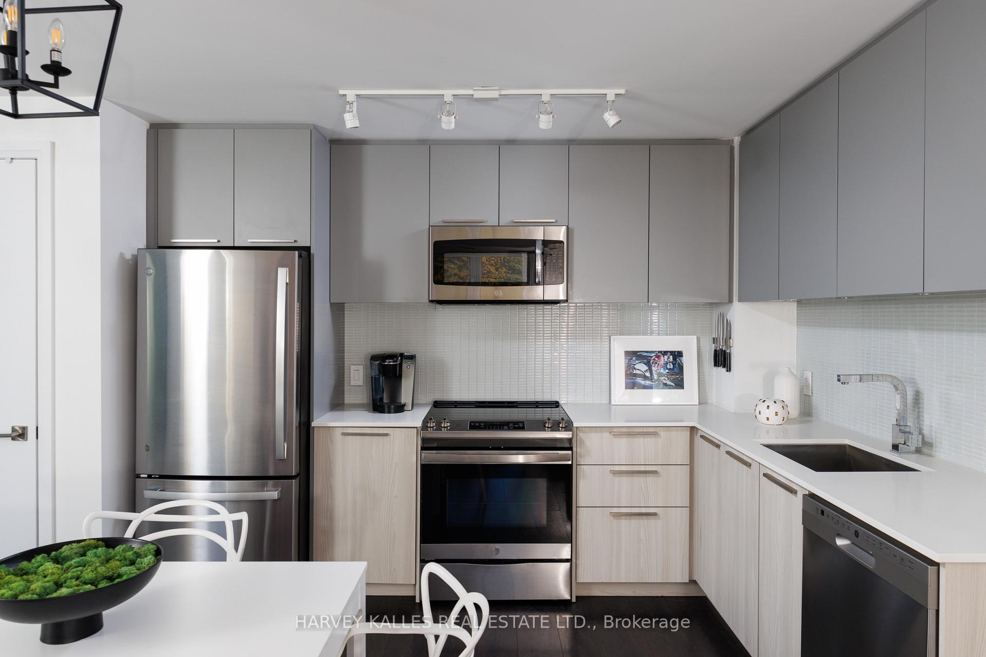 Photo 12 of Unit Th49, 10 Brin Drive, Etobicoke, Edenbridge-Humber Valley — HOMEH