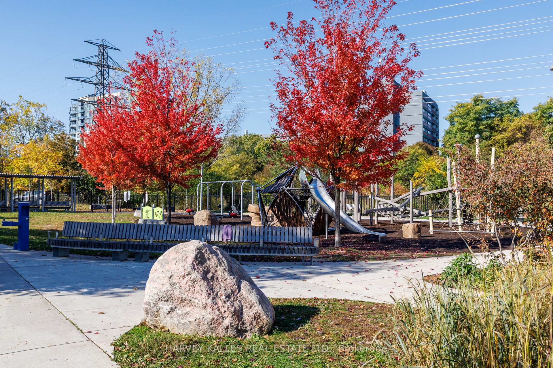 Photo 36 of Unit Th49, 10 Brin Drive, Etobicoke, Edenbridge-Humber Valley — HOMEH