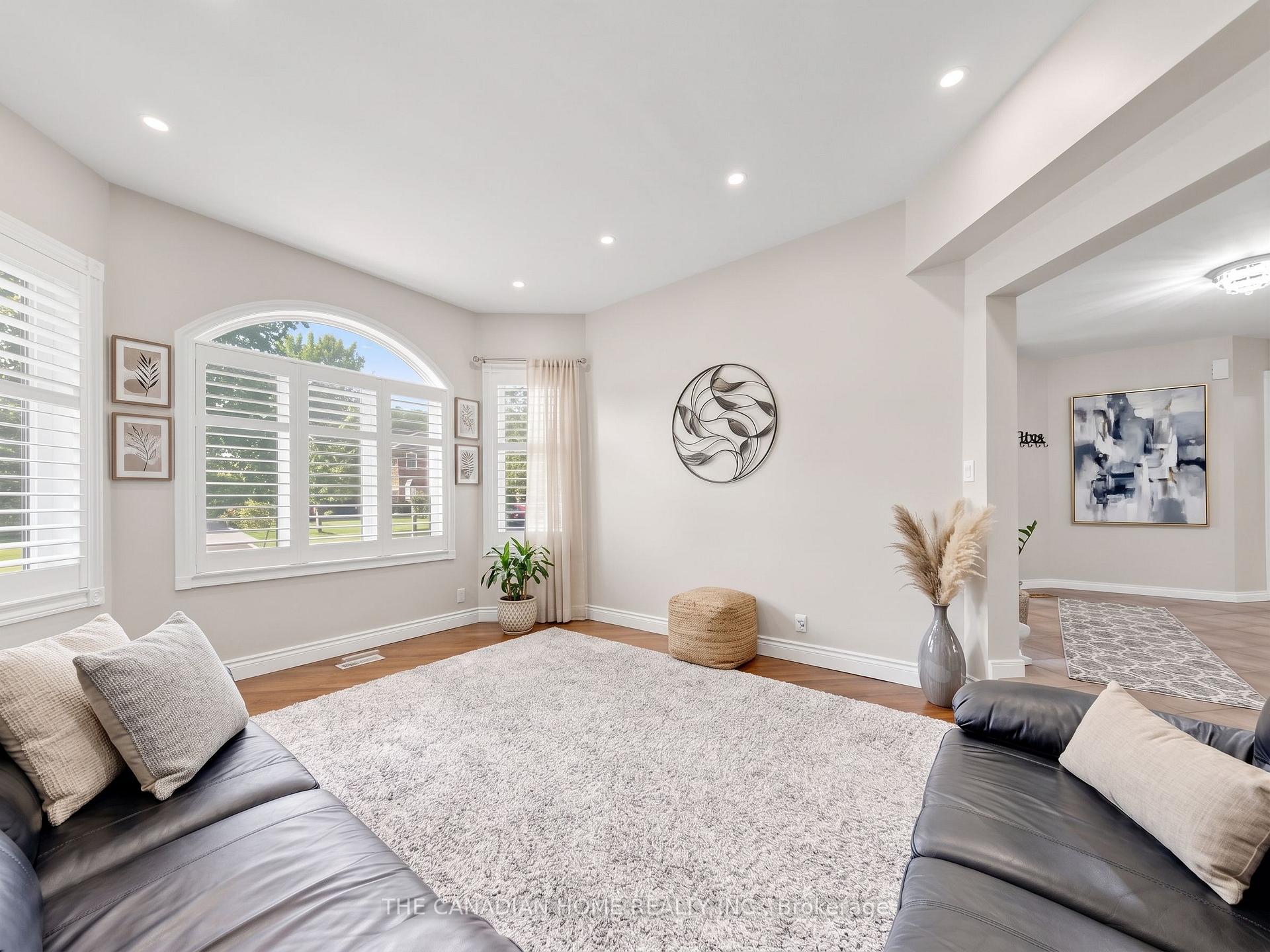 Photo 3 of 19 Wigston Court, Whitby, Rolling Acres — HOMEH