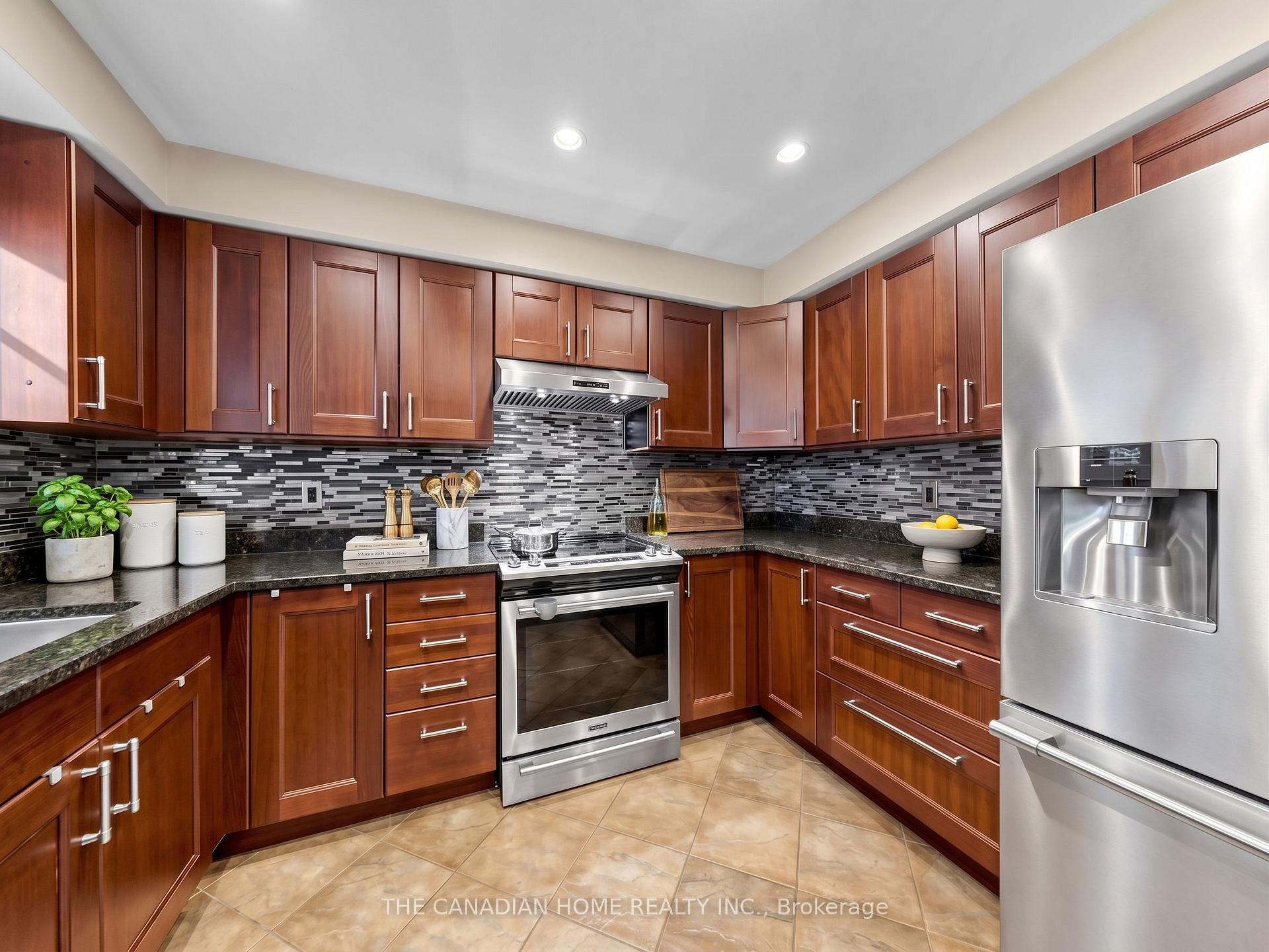 Photo 4 of 19 Wigston Court, Whitby, Rolling Acres — HOMEH