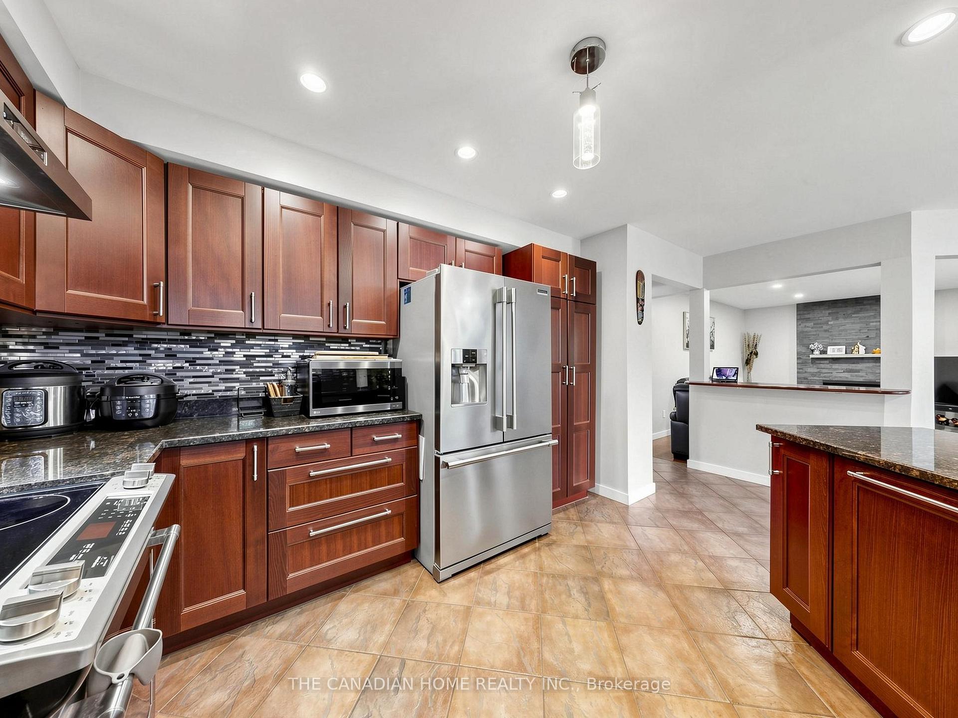 Photo 5 of 19 Wigston Court, Whitby, Rolling Acres — HOMEH