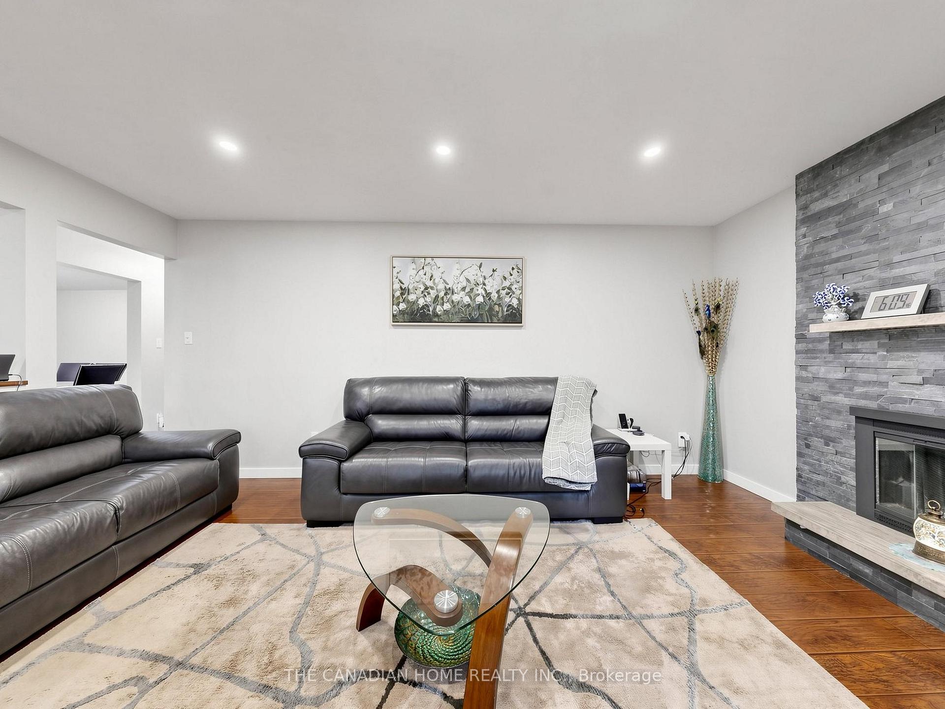 Photo 10 of 19 Wigston Court, Whitby, Rolling Acres — HOMEH