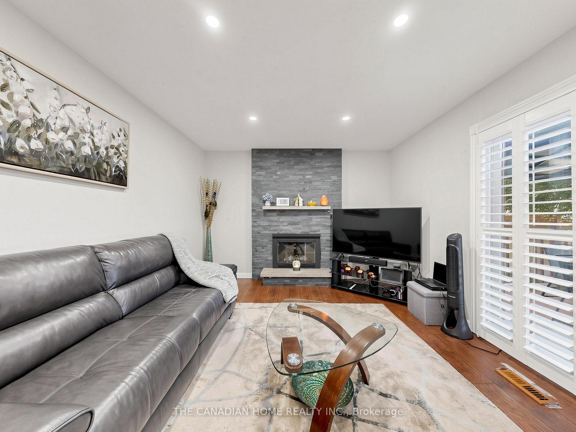 Photo 11 of 19 Wigston Court, Whitby, Rolling Acres — HOMEH