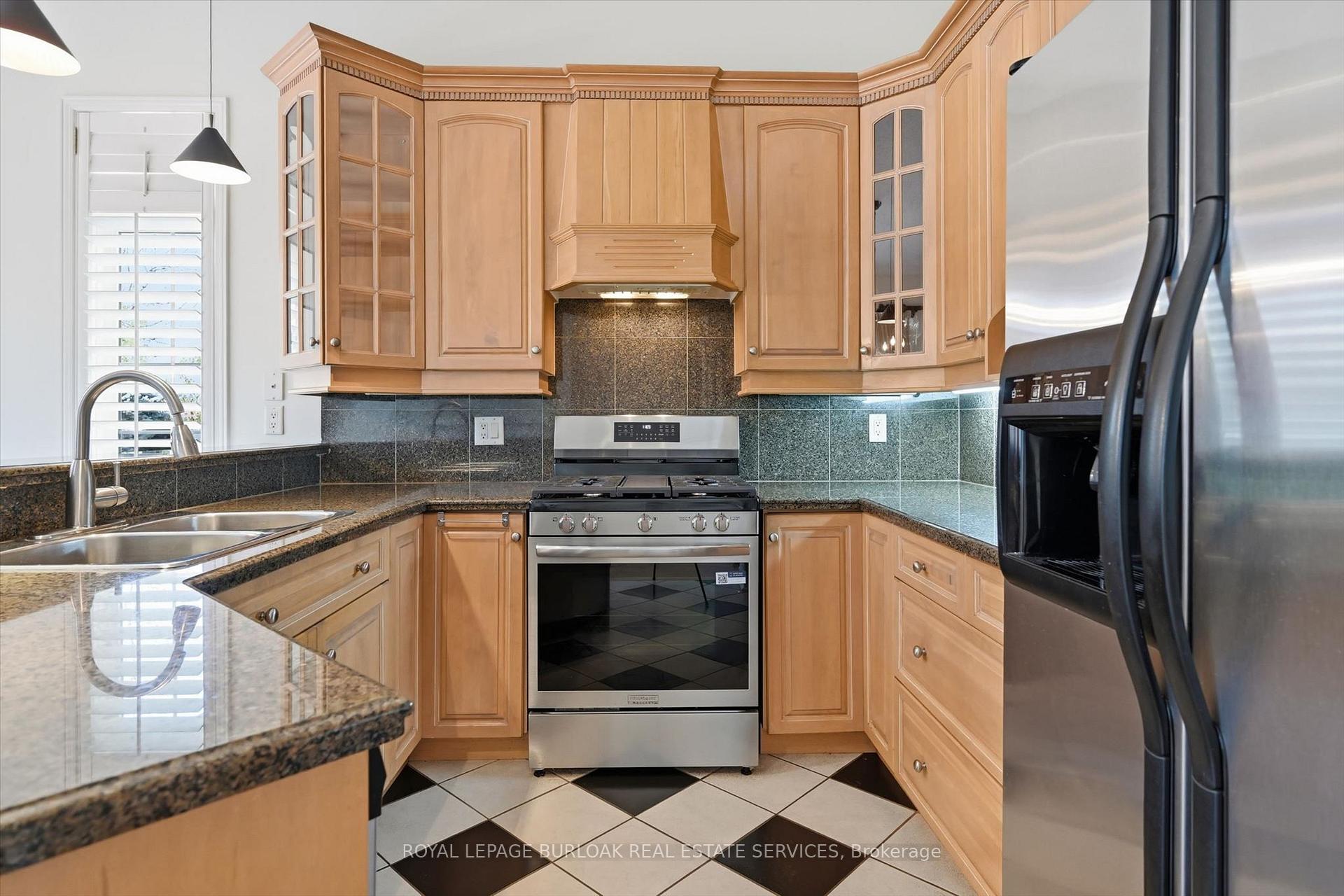 Photo 13 of 2256 Turnberry Road, Burlington, Rose — HOMEH