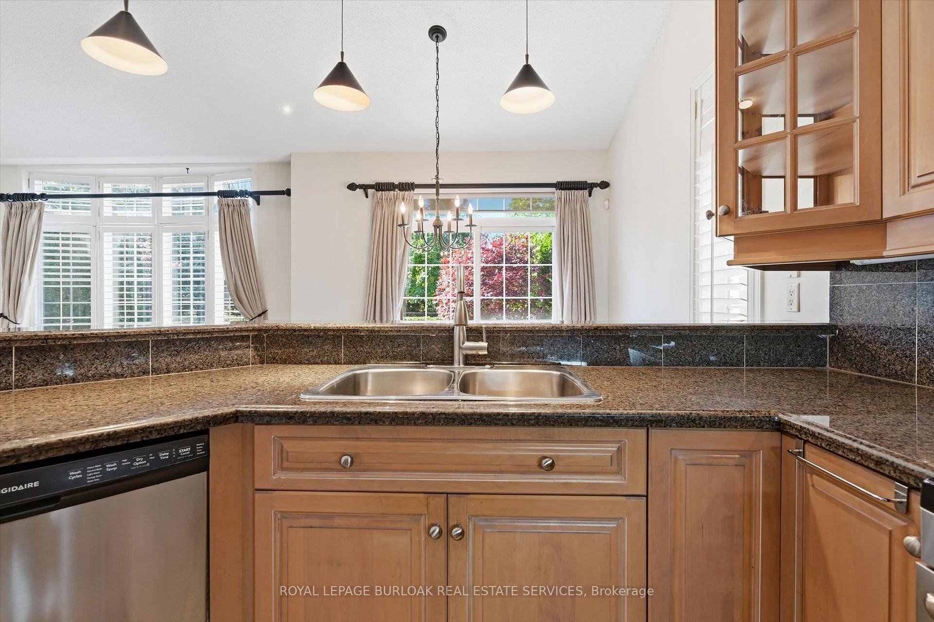 Photo 14 of 2256 Turnberry Road, Burlington, Rose — HOMEH