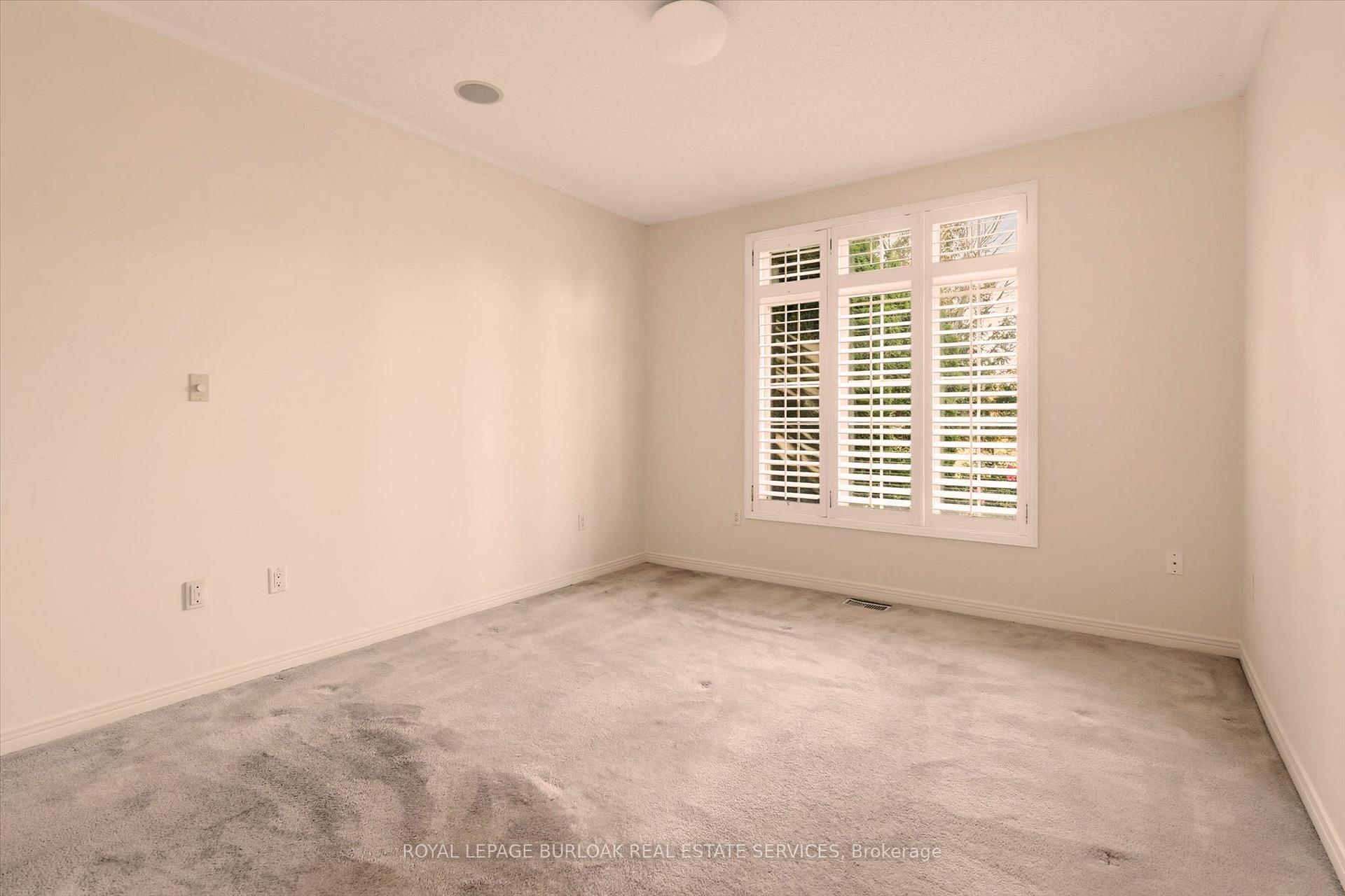 Photo 17 of 2256 Turnberry Road, Burlington, Rose — HOMEH