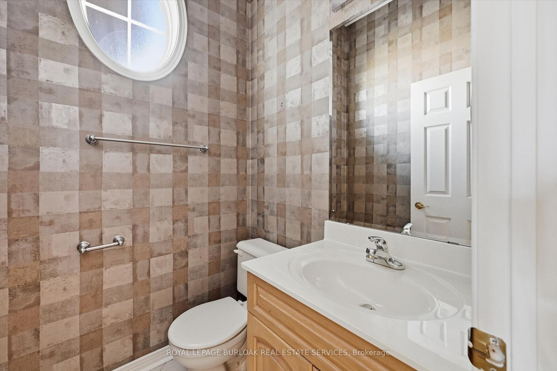 Photo 19 of 2256 Turnberry Road, Burlington, Rose — HOMEH