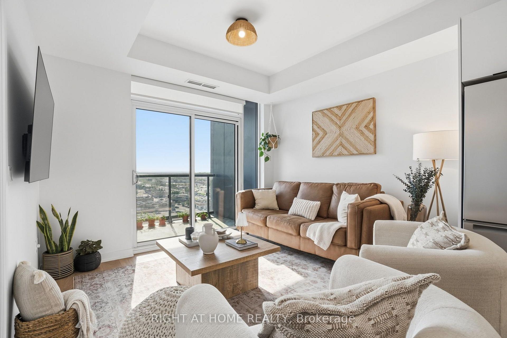 Photo 1 of Unit 1321, 10 Abeja Street, Vaughan, Concord — HOMEH