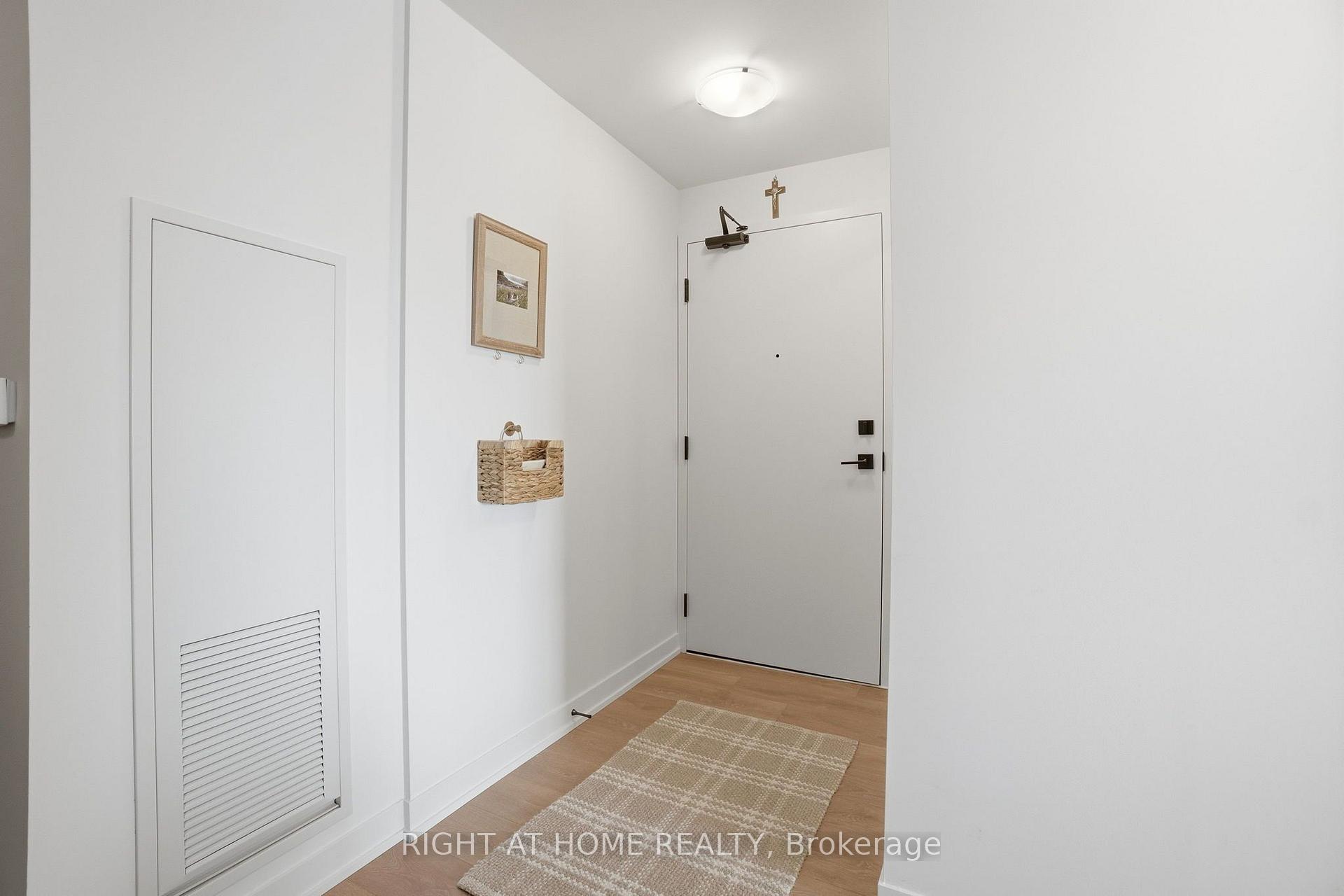 Photo 2 of Unit 1321, 10 Abeja Street, Vaughan, Concord — HOMEH
