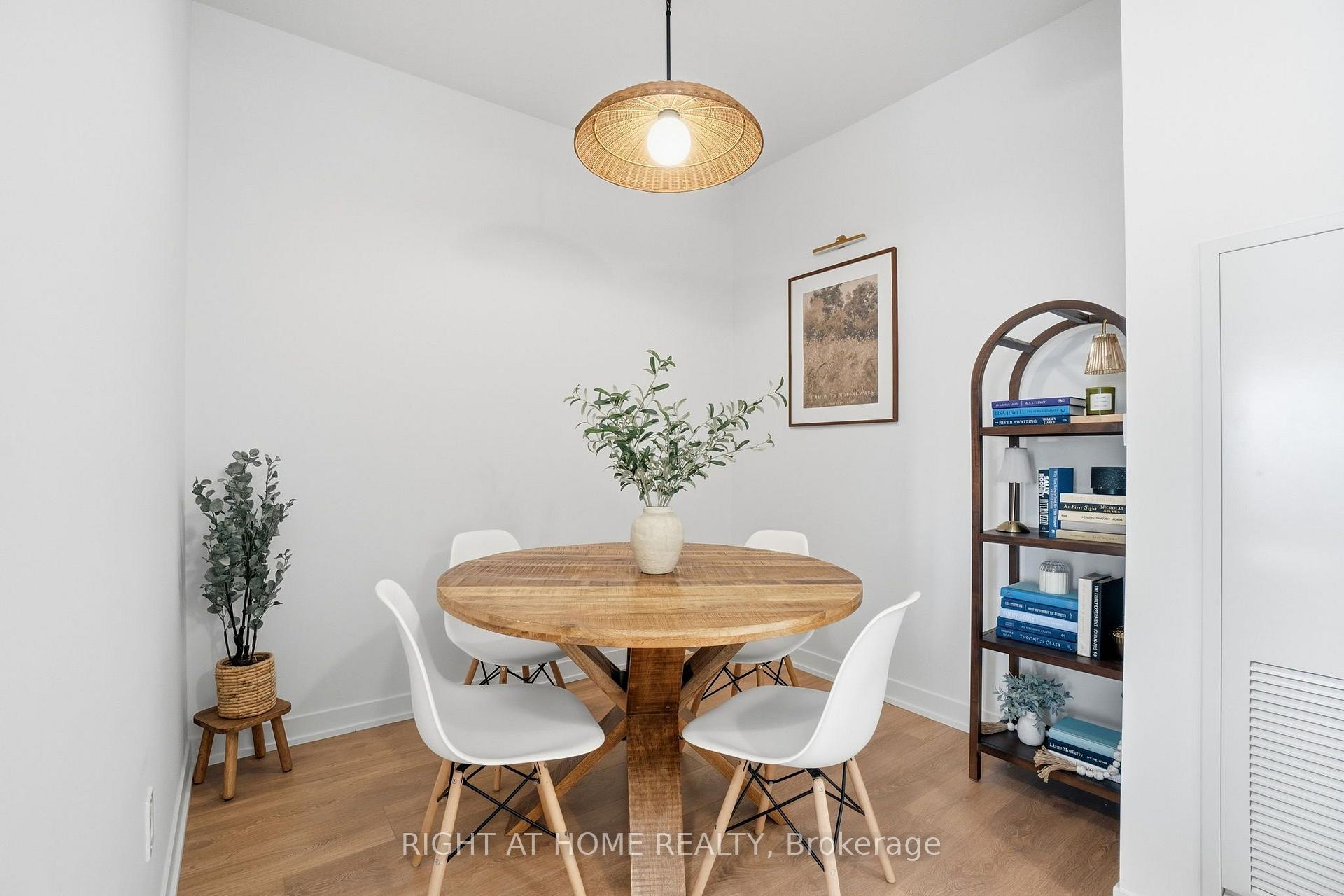 Photo 3 of Unit 1321, 10 Abeja Street, Vaughan, Concord — HOMEH