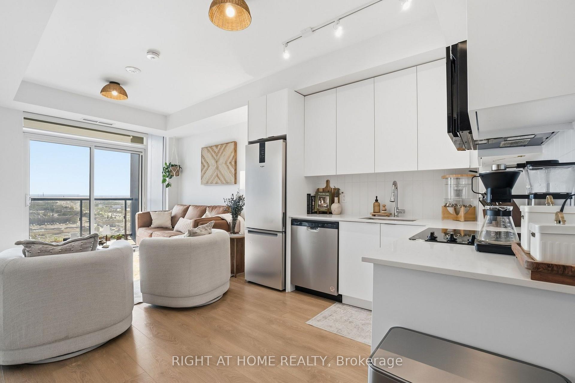 Photo 6 of Unit 1321, 10 Abeja Street, Vaughan, Concord — HOMEH