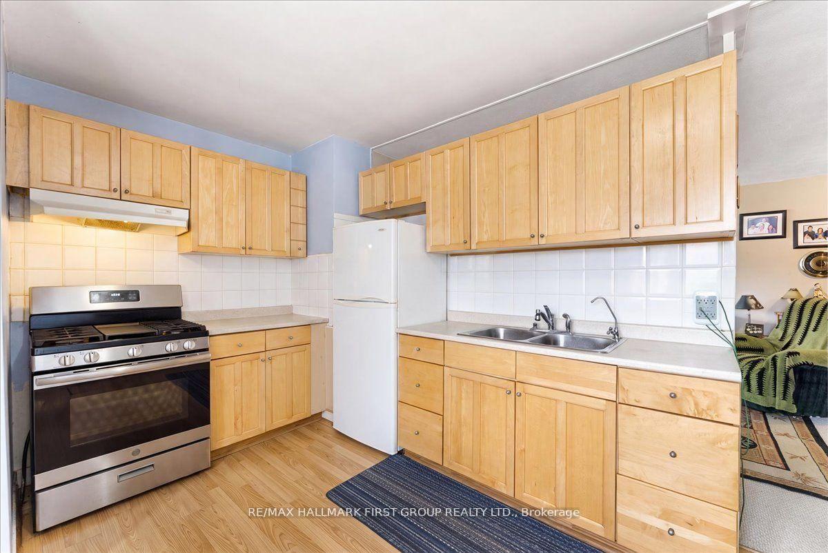 Photo 8 of 1014 Dunlop Street E, Whitby, Downtown Whitby — HOMEH