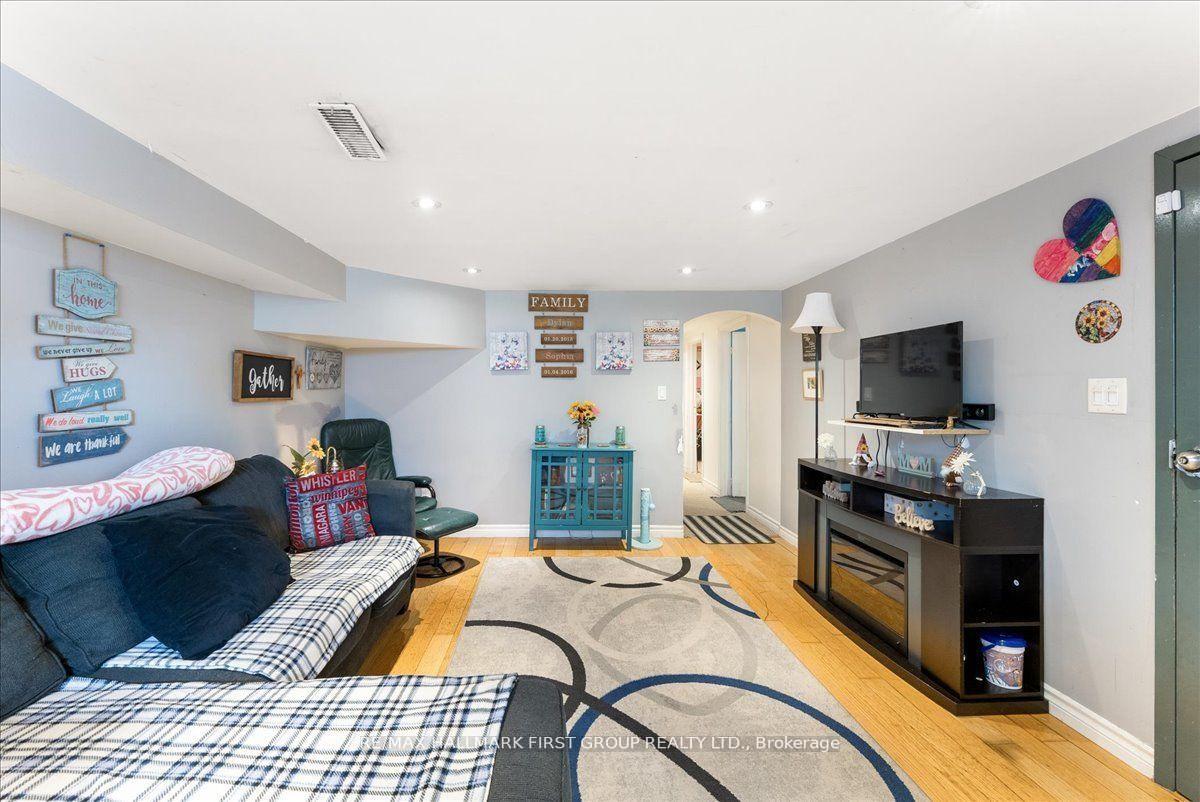 Photo 18 of 1014 Dunlop Street E, Whitby, Downtown Whitby — HOMEH