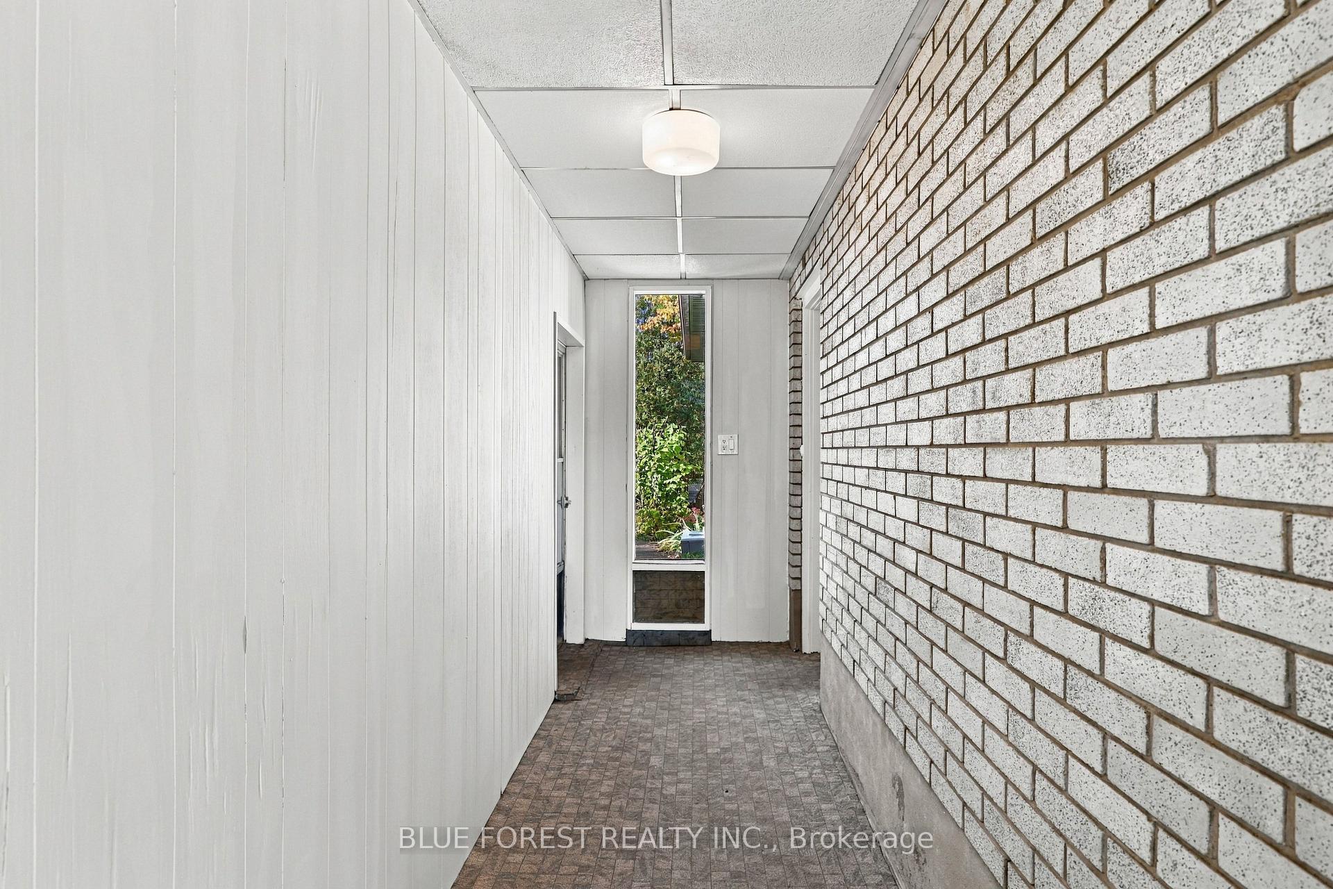 Photo 4 of 105 Chesterfield Avenue, London, South I — HOMEH